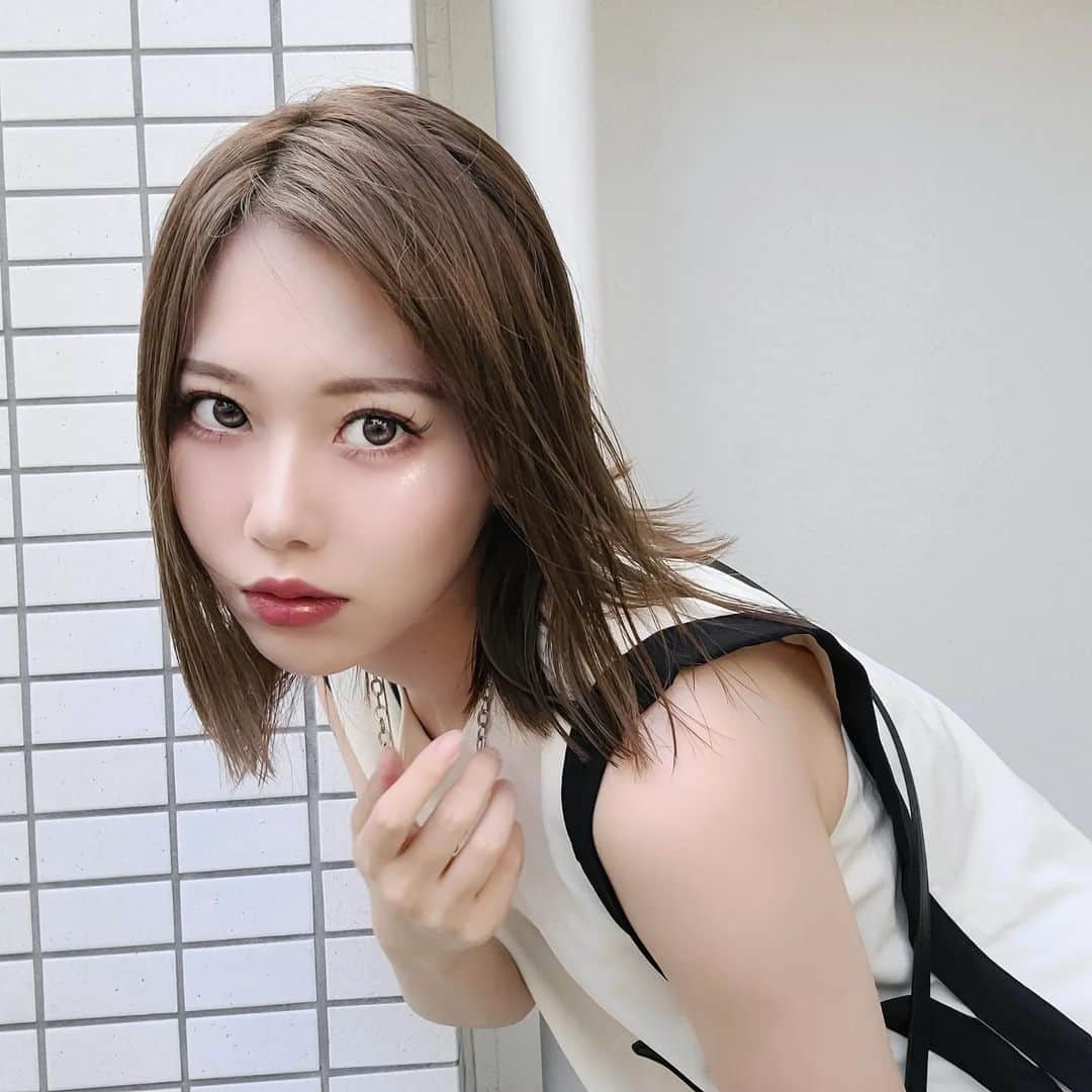 山内もえのインスタグラム：「. 最近よく着てるワンピース👗⁡⁡ ⁡横の紐が可愛いから、歩くとテンションあがるの〜🥺❤ ⁡@bonjoursagan . . #フリーモデル #山内もえ #ポートレート好きな人と繋がりたい #被写体モデル #portrait #写真撮ってる人と繋がりたい #筋トレ好きと繋がりたい #ファッションコーデ #トレーニー女子 #zozotown購入品 #写真好きな人と繋がりたい  #photography #cute #pretty #サロンモデル #dollmakeup #カラコン #ボブ #fashion #ワンピース #model #被写体 #くびれ #筋トレ女子 #透明感」