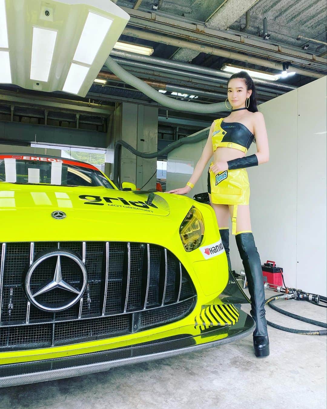 太田麻美のインスタグラム：「スーパー耐久Rd,4オートポリス予選日有り難うございました💛🖤 888号車は、重いウエイトハンデの中3位で、明日の決勝レースは、3番手スタートとなりました🏁 決勝レースも追い上げに期待して888号車Grid Motorsportの応援宜しくお願いします✨  #supertaikyu #racequeen #rq #s耐 #レースクイーン」