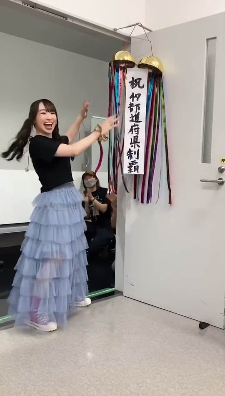 水樹奈々のインスタグラム：「《㊗️47都道府県制覇🗾》  終演後、 楽屋にはこんなサプライズが🎊  ライブ開催地47都道府県制覇の お祝いをしていただきました🎉  2周目に向けて、 まだまだ走り続けていきますので これからも全力で #水樹奈々 に かかってきてくださいねーー‼️  #LIVE_HOME」