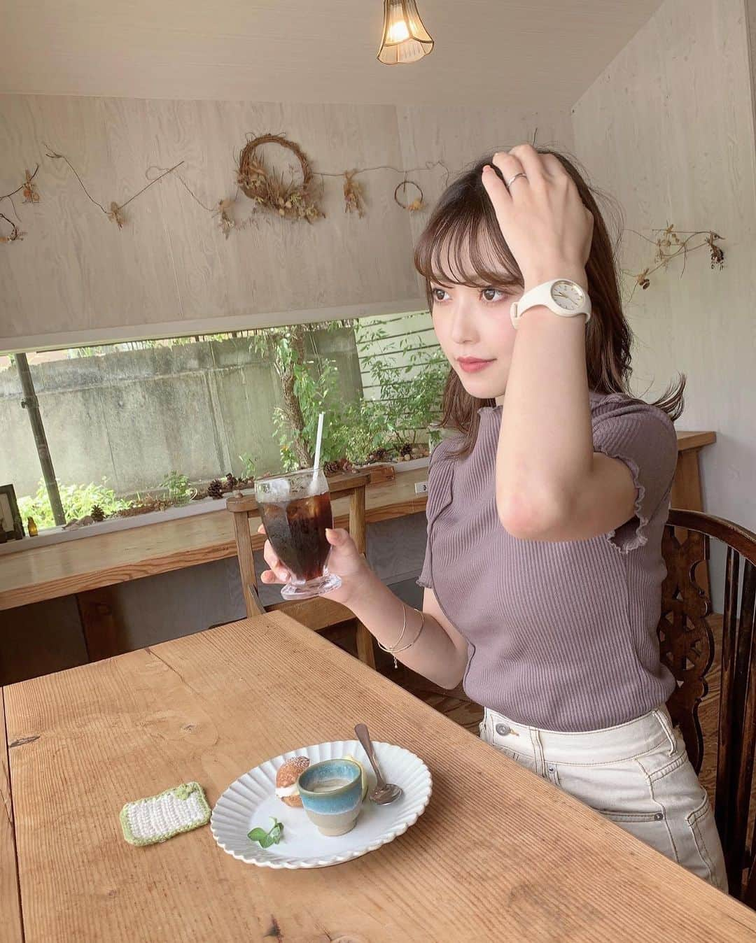 坂田風音さんのインスタグラム写真 - (坂田風音Instagram)「⁡ @icewatch_japan ♡ デザインもカラーも好みすぎる…✨ ⁡ アーモンドスキンっていうカラー♥♥ 肌馴染みも◎ ⁡ 軽くて防水なのも嬉しい! ⁡ ⁡ #アイスウォッチ #icewatch #QOL #腕時計 #コーデ #pr」7月30日 22時07分 - kazane_16