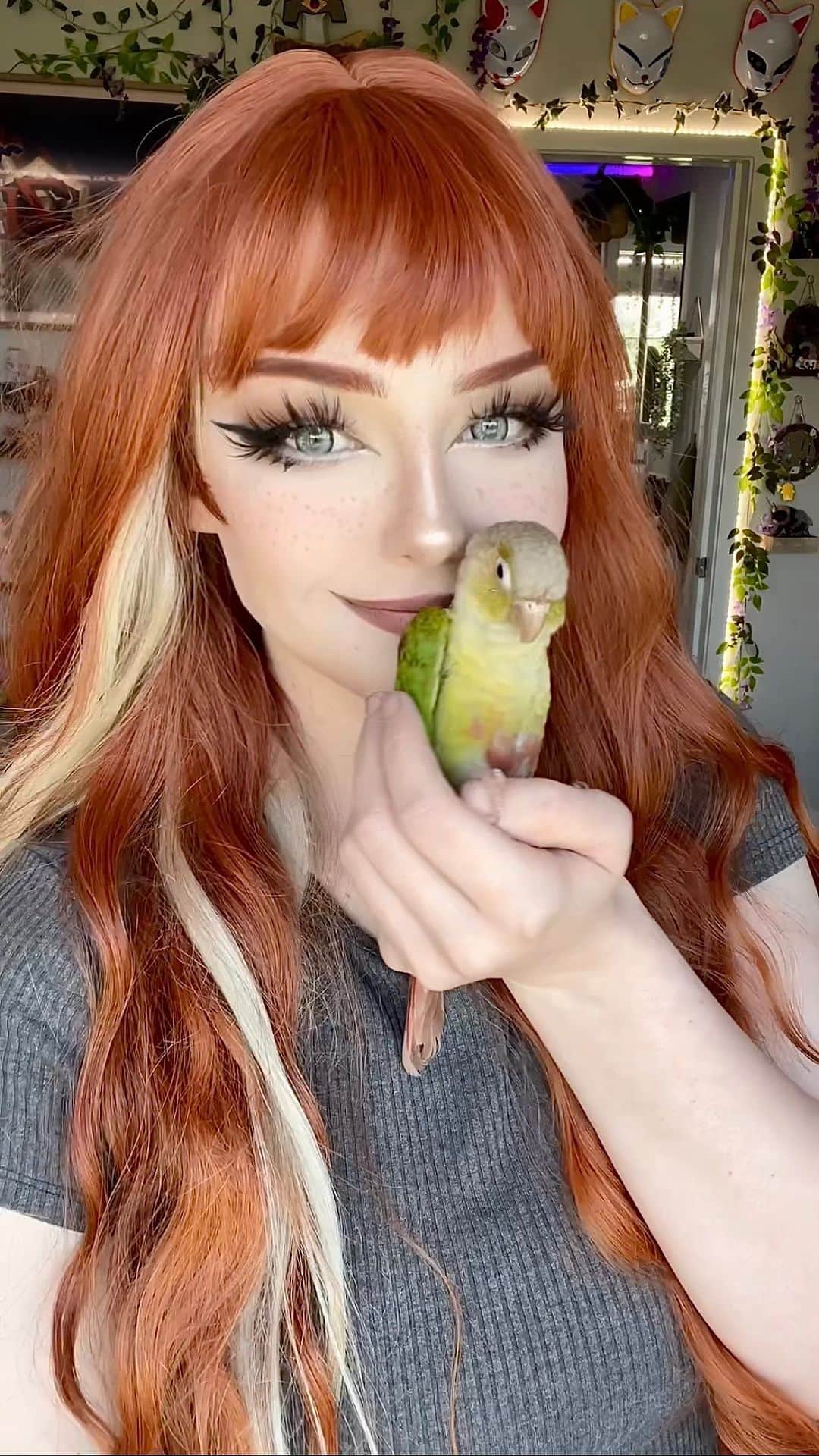 Nicole Eevee Davisのインスタグラム：「Piccolo S. Pinch 🦜」