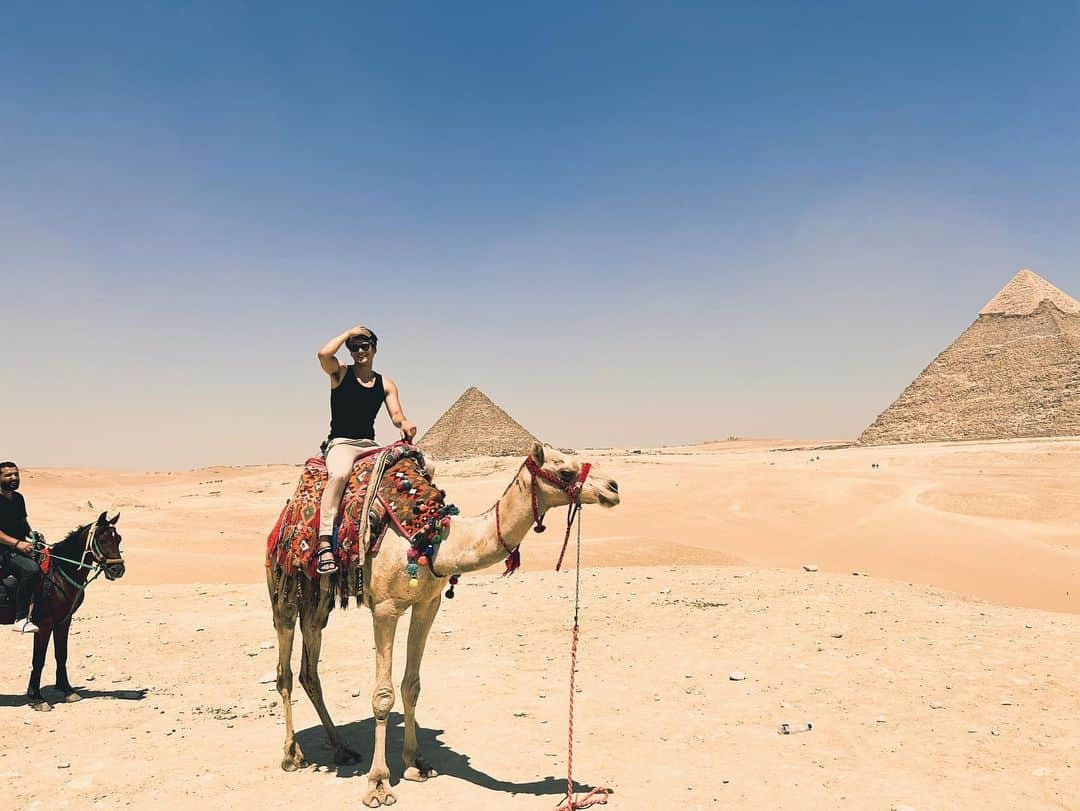 鈴木貴之さんのインスタグラム写真 - (鈴木貴之Instagram)「☑️Riding a camel in front of the pyramids 🐫 ☀️🇪🇬 結局のところラクダが1番オシャレしてた。 #catchmeifyoucan  #cairo #egypt #sphynx #pyramids」7月31日 17時02分 - takayuki_suzuki90