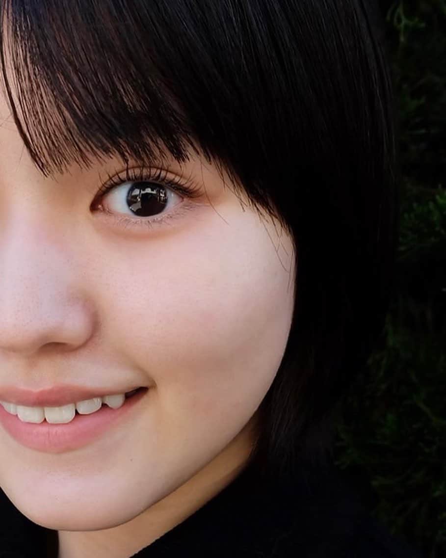 池田レイラのインスタグラム：「じゃじゃじゃじゃじゃぁぁぁああーん！！！！！ 昨日は！！！中目黒にあるお店で、人生初のラッシュリフトというものをしていただきました🥹🥹  最近やっと少しメイクするようになり、ビューラーをするようになってからまつ毛の抜けがすごく気になりだしたのがきっかけで、今回初めて施術をしていただきました。✨  ずっと綺麗にあがっている状態だし、時短になるのでめんどくさがり屋の私には持ってこいという感じでした！！ 本当に楽になったのでやって良かったです🥹🥹  以上！池田レイラの、大人への第1歩でした！！！」