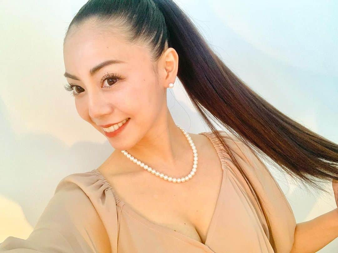 廣瀬麻伊さんのインスタグラム写真 - (廣瀬麻伊Instagram)「25歳くらいでショートにしてから やっとやっと髪の毛の綺麗に 伸びました。  長さ満足💮  あとは、綺麗に保ちたいですね  #ロングヘアー　#オールバックポニーテール」7月31日 9時32分 - mai_hirose