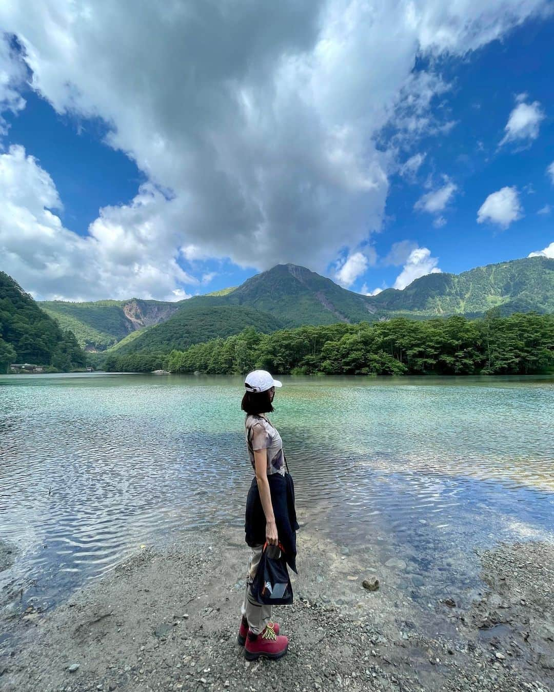 志摩夕里加のインスタグラム：「上高地①🌳⛰🌳⛰  #上高地 #大自然 #野生の猿 #アップルパイ #トワサンク #troiscinq」