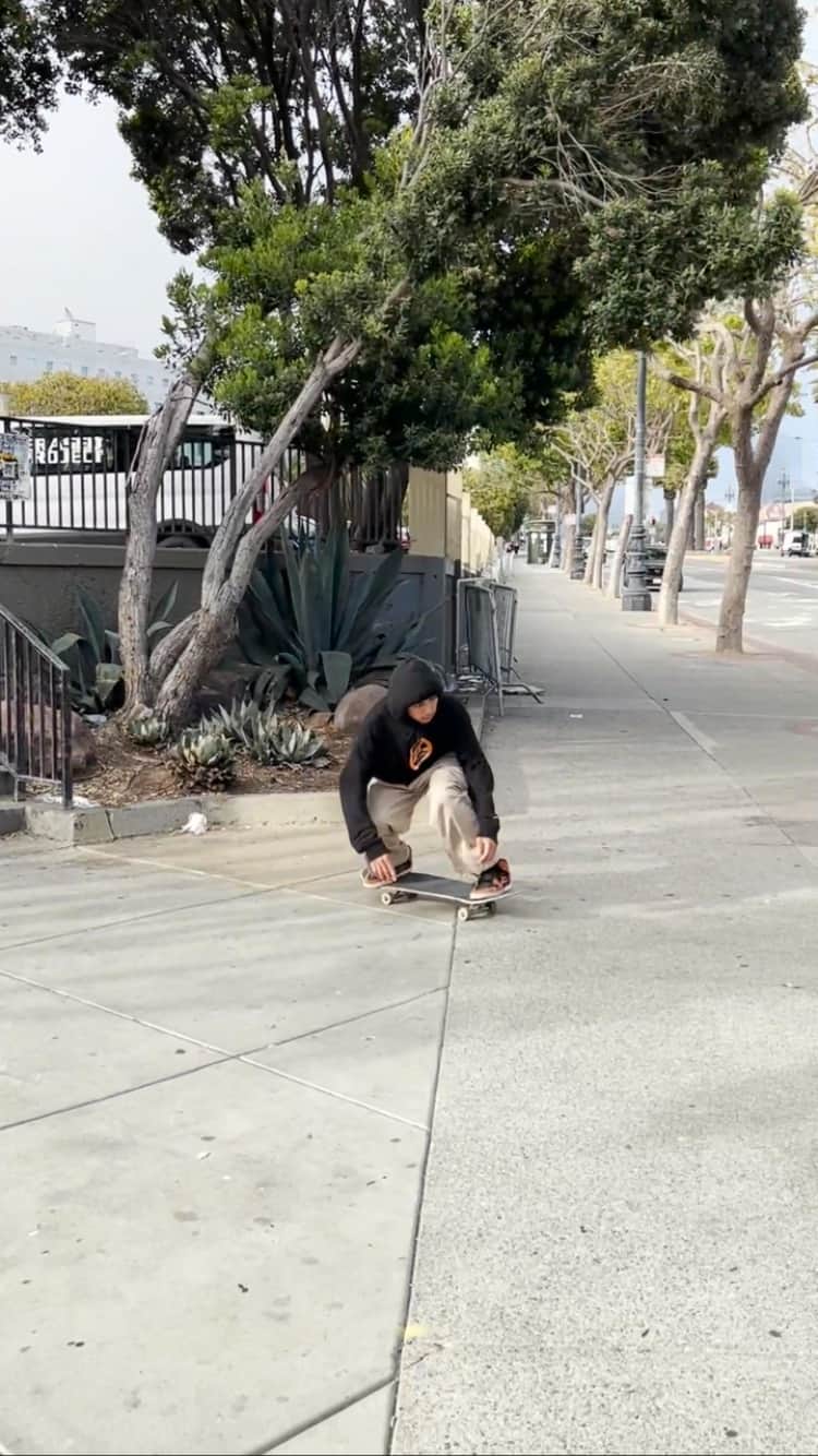 のインスタグラム：「@erasedxproject SF trip for “GLOW”. Vid is now live.」