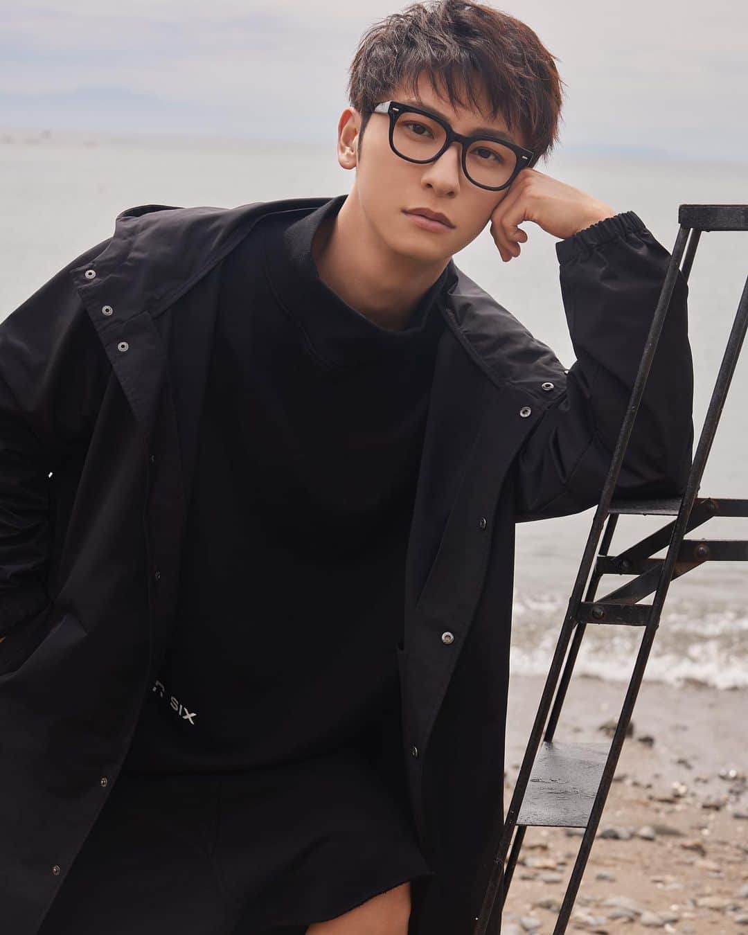 與真司郎のインスタグラム：「「446 - DOUBLE FOUR SIX - 22-23AW 1st Collection」  22-23AW 1st Collection受注期間は本日7月31日(日)23:59までです！  1st Collection みなさんチェックいただきありがとうございました😊！！  次回は2nd Collection！ 商品の詳細も昨日公開されてるので ぜひチェックしてください😆  そして来月は 初のブランドミーティングイベント  『446 - DOUBLE FOUR SIX - Brand Meeting ～22-23AW Collection～』が開催されます🔥  何よりみんなに会えるのが楽しみすぎるー🙈‼️  * *  ■ 「446 - DOUBLE FOUR SIX - 22-23AW 1st Collection」 7/23(土)11:00〜7/31(日)23:59  Preorder now！ July. 23th 11:00～july. 31th 23:59  ■ 「446 - DOUBLE FOUR SIX - 22-23AW 2nd Collection」 8/20(土)11:00〜8/28(日)23:59  @446_double_four_six   #446DOUBLEFOURSIX #DOUBLEFOURSIX #SHINJIROATAE #與真司郎」