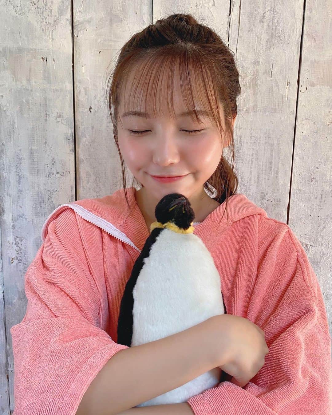 本郷柚巴のインスタグラム：「🐧🐧🐧  #撮影 #オフショット #ペンギン #🐧」