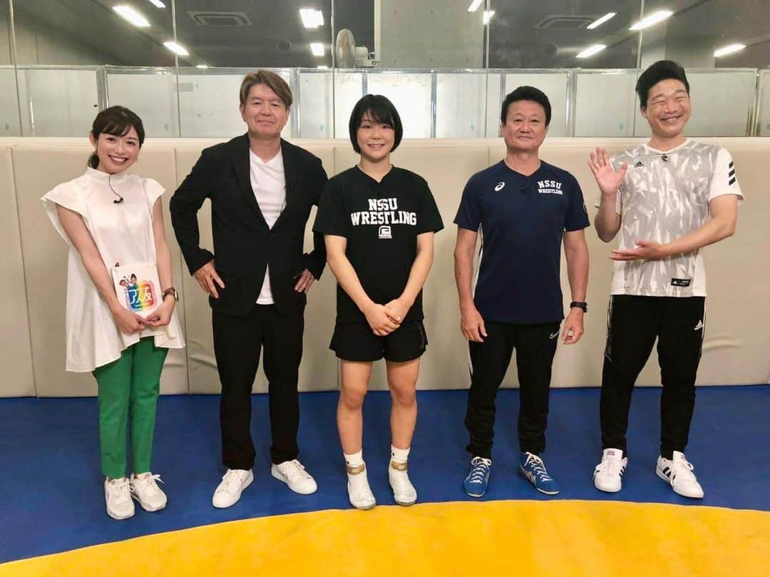 平山雅さんのインスタグラム写真 - (平山雅Instagram)「公式戦100連勝中✨ レスリング世界女王👑藤波朱里選手に会ってきました！！ この春、地元三重を離れて東京の大学に進学した18歳✨ なんでこんなに強いのか！レスリングの話はもちろん、 親子のやりとりも面白くて楽しい収録でした☺️🤍  さらに、 これまでお友達になったアス友さんからのメッセージも 番組内で紹介させていただきます✨ このあと2時59分からの放送、お楽しみに〜！  #アス友パリ五輪まで2年再始動SP #レスリング #藤波朱里 選手 #日体大  #三重県四日市市 出身 #藤波俊一 コーチ  #髙田真希 選手 #馬瓜エブリン 選手 #後藤希友 選手 #西田有志 選手 #武藤弘樹 選手 #福島由紀 選手 #廣田彩花 選手 #フクヒロ ペア #吉田沙保里 さん #フェアリージャパン  #ヒロミ さん #みやぞん さん #アス友 #平山雅」7月31日 14時44分 - miyabi_hirayama114