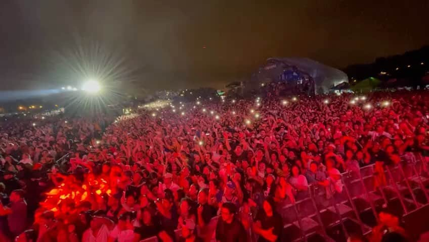 ウィジンのインスタグラム：「Gracias Guatemala por tanto amor. Una de las mejores noches de mi vida.  Gracias por cantar y bailar con LOS LÍDERES 💃🏻🕺🏻💃🏻🕺🏻💃🏻🕺🏻@wisinyyandel #LaUltimaMision」