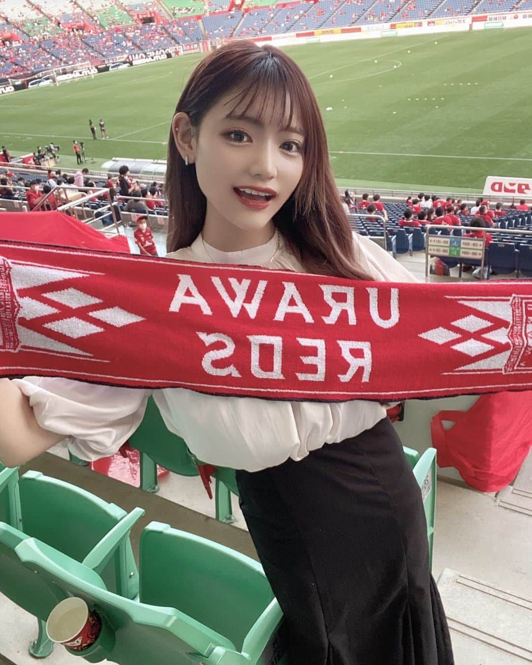 のインスタグラム：「浦和レッズ勝利嬉しい⚽️💫  また次も勝ってほしい🎌！  埼スタでまた観れたらいいな〜🌟  来月も再来月もサッカー 観に行く予定立てられてて嬉しい❣️  #浦和レッズ #川崎フロンターレ #埼玉スタジアム」