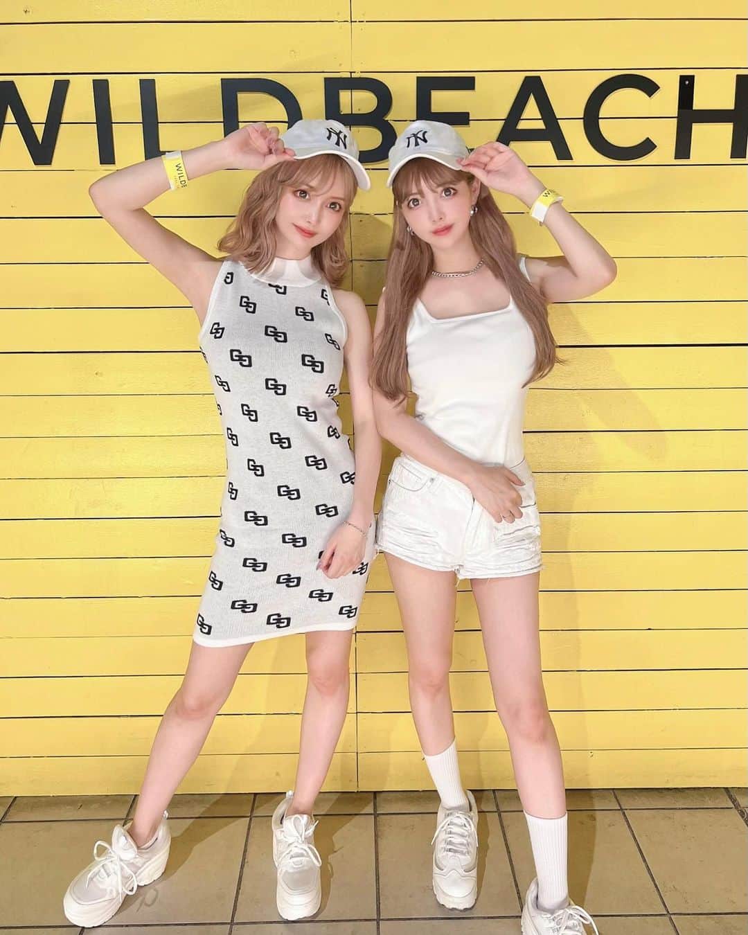のインスタグラム：「今日はお誕生日会で 皆でBBQをしました🥹💓 ドレスコードは「白」  うちら双子はカジュアルに！ 無事にお祝い出来てよかった🫰💕 お誕生日おめでとうございます🎉  #誕生日会#誕生日#おめでとうございます#bbq#新宿ルミネエスト#ルミネエスト新宿#バーベキュー#ドレスコード」