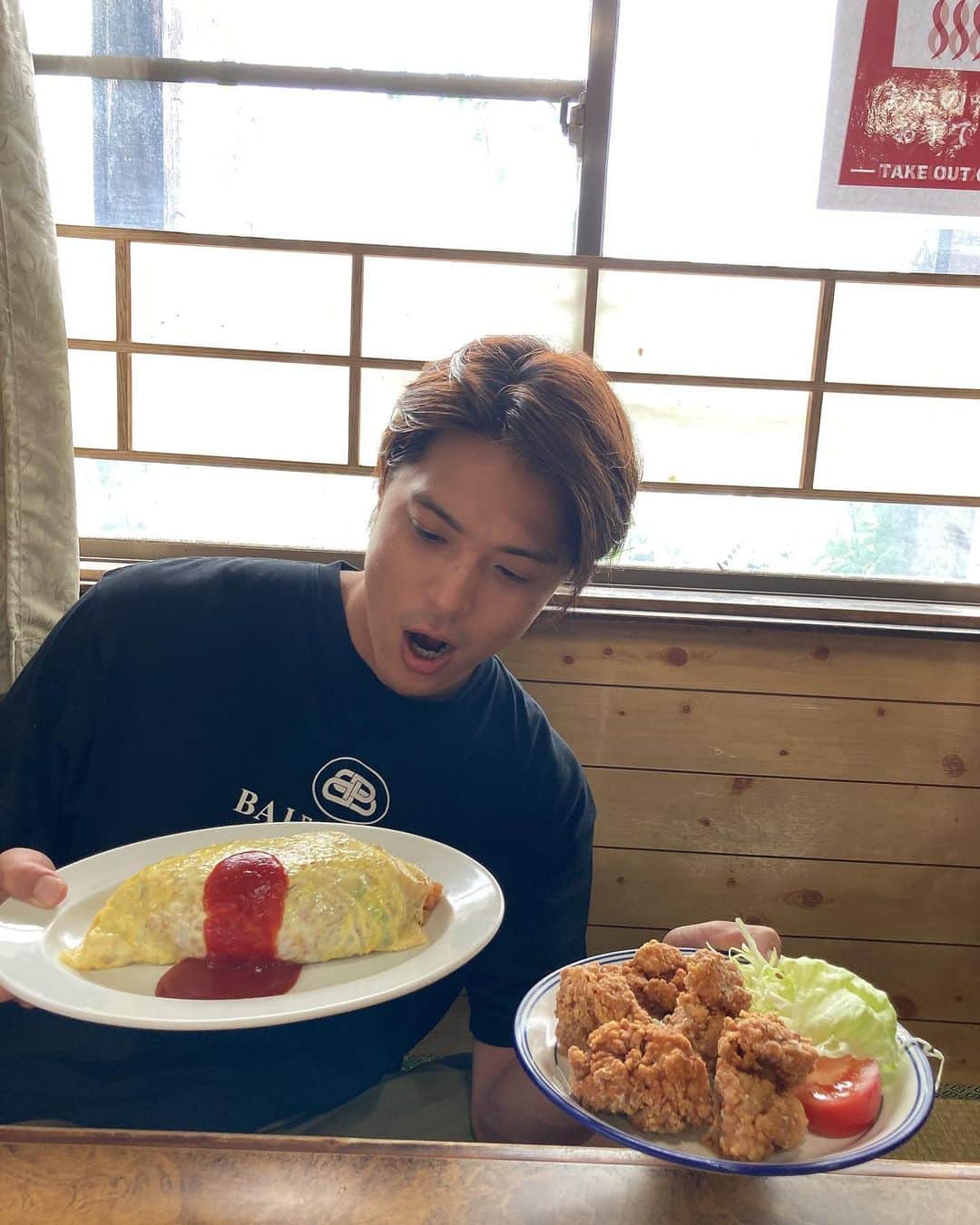 保田賢也のインスタグラム：「. 早めの夕食でした！！ 大盛りでお腹いっぱいに🥫 唐揚げも好きだな ご馳走さまでした！！  #富山 #島田食堂 #オムライス #いい店通う店」