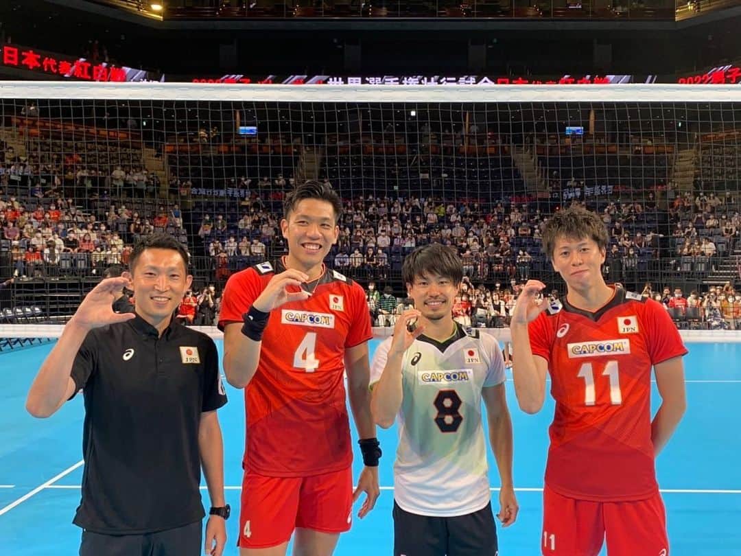富田将馬さんのインスタグラム写真 - (富田将馬Instagram)「紅白戦in沖縄🌺🌴 ・ 2日間ありがとうございました！！ 少しでもバレーボールが面白いと思ってもらえたら嬉しいです😊 avcカップ頑張ってきます👊🏻 ・ #沖縄 #シーサーポーズ #中央大学 #中大ポーズ #東レアローズ #ピース #とにかく楽しそうな写真 #ちむどんどん」7月31日 20時00分 - shoma_tomita