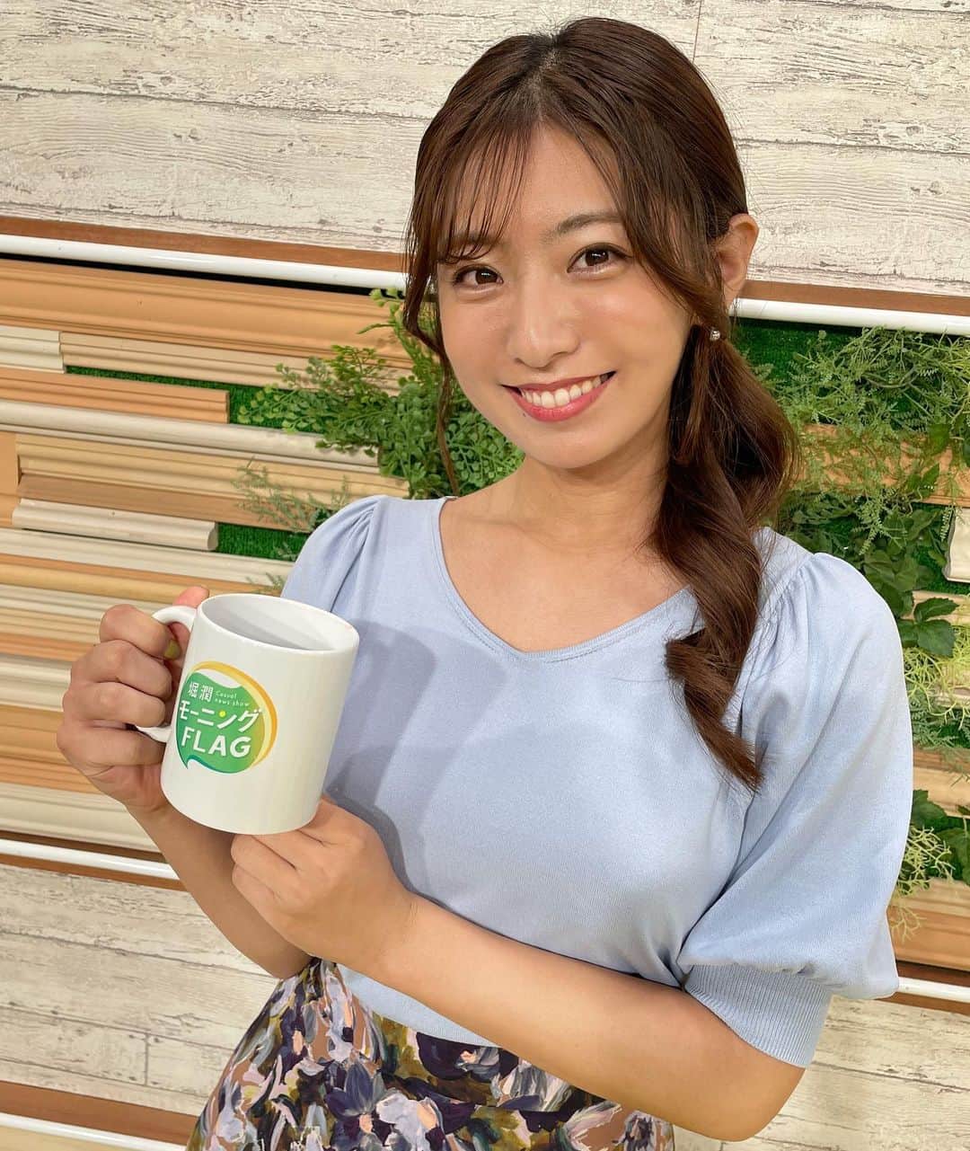 のインスタグラム：「👗 . ここ最近忙しくて 更新遅くなりすみません😭 #東京インフォメーション 先週の衣装です✨ いつもかわいい洋服ばかりで 今週はどんな服着れるんだろう？ってワクワクです💓」
