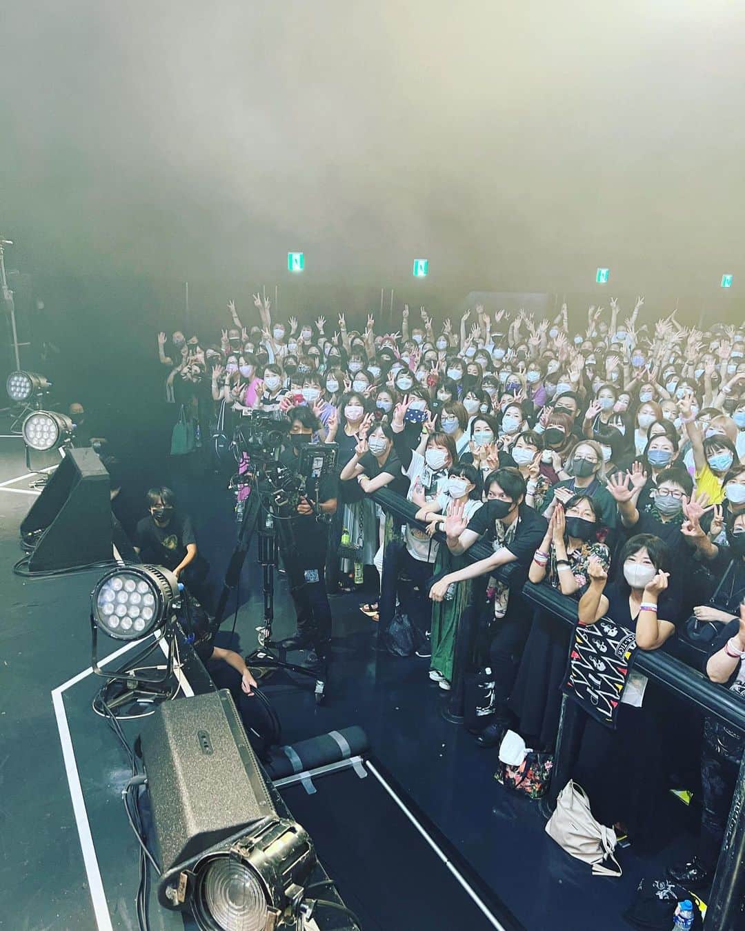 のインスタグラム：「#🎸   ありがとう‼️ 最高でした🎉  ✌🏻🍻  7/31sun.  Zepp Diver City DAY2  BUCK-TICK TOUR 2022  FISH TANK ✖️ LOVE & MEDIA PORTABLE ONLY LIVE  #zeppdivercity  #櫻井敦司 #ヤガミトール #樋口豊 #星野英彦 #今井寿 #imaihisashi #guitar #bucktick #bt #peace #✌🏻 #🌈🌈🌈🌈🌈🌈🌈 #アブラカダブラ #ABRACADABRA #🔮🙏🏻 #御守り」