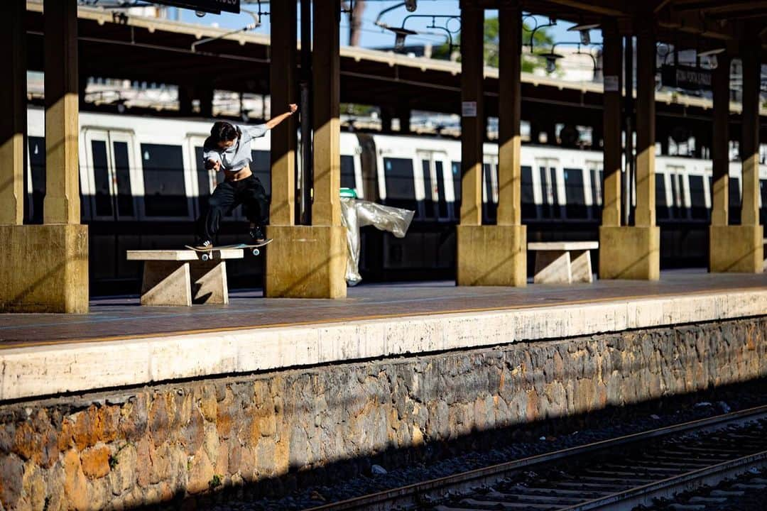 藤沢虹々可のインスタグラム：「🇮🇹🍝 photo by @hikarufunyu   @meowskateboards @adidasskateboarding @pushgrip @lafayette_skates @act_sb_store  @helloomynameis_official」