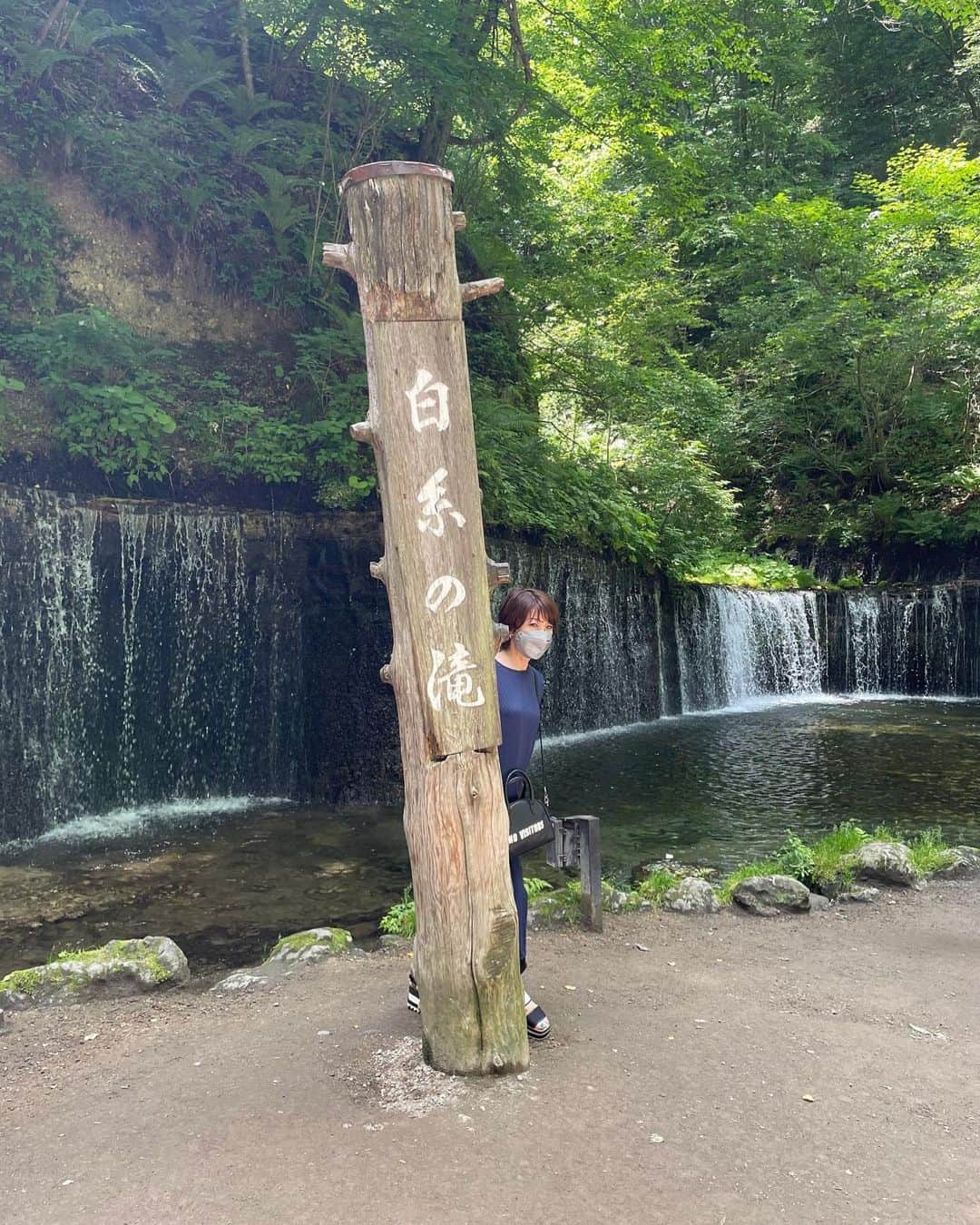 伊藤蘭さんのインスタグラム写真 - (伊藤蘭Instagram)「🌳 毎日暑い日が続いてますね☀️ 先月の 軽井沢小旅行 そういえば 白糸の滝は はじめてでした😊 ⁡ そして... 今夜は、ラジオのオンエアがあります。 ⁡ 7月31日（日） 23:00～24:00　 TBSラジオ 「ラジオで語る 昭和のはなし」 https://www.tbsradio.jp/showa/ ⁡ 宮崎美子さん、石澤アナウンサーと ちょっと懐かしい話も...✨ ⁡ #伊藤蘭 #TBSラジオ #ラジオで語る昭和のはなし #コンサートツアー2022 #Touchthismoment #surelyCandies #タッチディスモーメント #シュアリィキャンディーズ #引き続き気をつけてお過ごしくださいね😉」7月31日 21時29分 - ranito_official