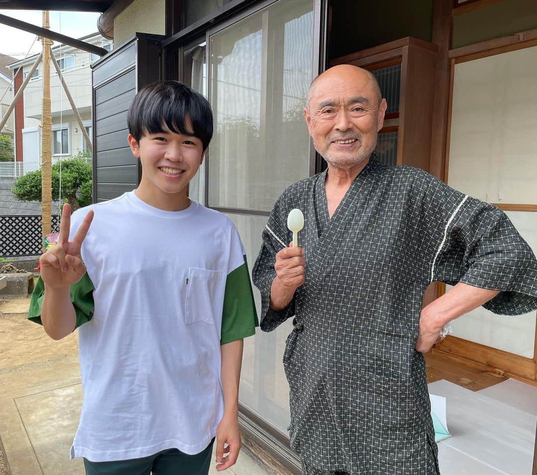 鈴木福さんのインスタグラム写真 - (鈴木福Instagram)「「泳げ！ニシキゴイ」でおじいちゃん役の伊武雅刀さん！  「マルモのおきて」以来の共演！！ とても嬉しかったです！！  明日からの放送も、伊武さんのおじいちゃんがめちゃくちゃ面白いです笑 ぜひ観てください！！  #伊武雅刀　さん #泳げニシキゴイ」7月31日 21時32分 - s_fuku_te