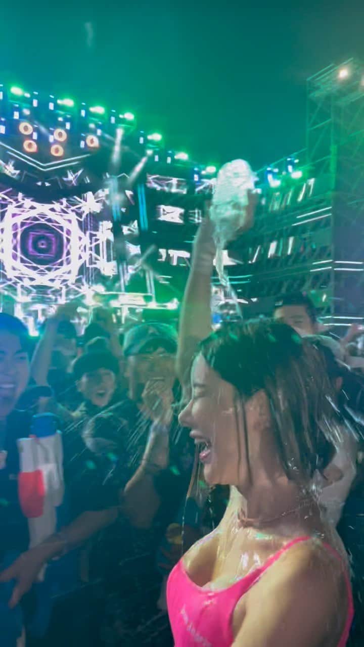 Dj Sodaのインスタグラム：「한국에서 너무 재밌었어요!!🚿내일부터는 인도네시아 투어!!🇰🇷✈️🇮🇩 I’m coming to Indonesia finally after 3yrs!!!🇮🇩❤️‍🔥I m really looking forward to see yall🤗 See you at Batam and Bali 💕  2nd-3rd: Holywings Club Batam 4th-5th: Atlas Beach Club Bali   Let’s pump it up 🥳💃🏻」