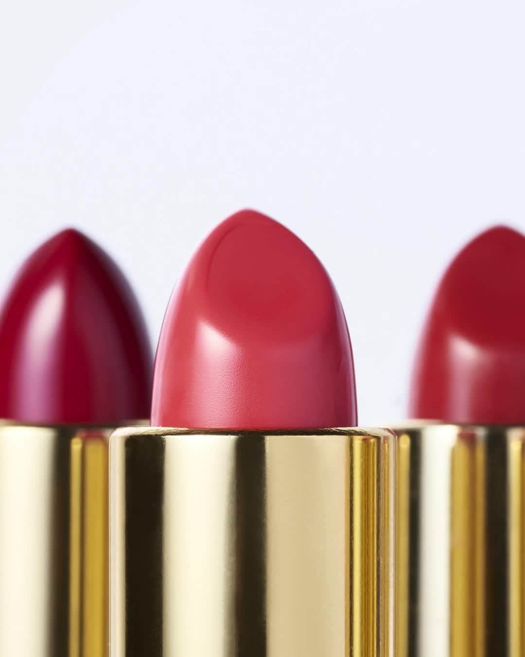 Revlonのインスタグラム：「There's just something about opening a fresh tube of lipstick 🤤 💄」