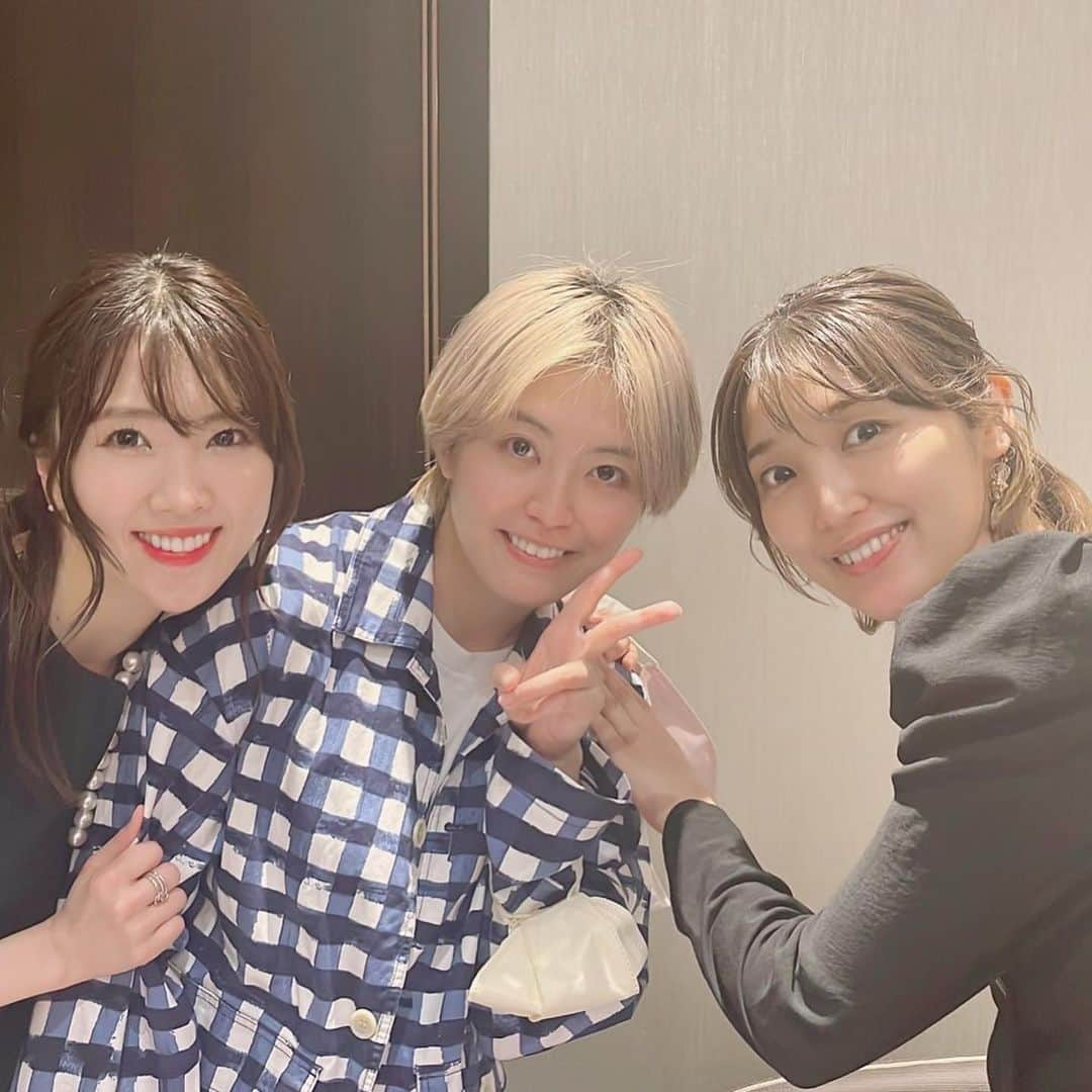 篁祐希さんのインスタグラム写真 - (篁祐希Instagram)「先日、星組『めぐり会いは再び next generation/Gran Cantante』千秋楽、退団する同期のお手伝いに行ってきました。  ゆる〜い玄関民でのお手伝い笑  やっぱり最後に『お花スタンドを出し忘れる』というなかなかやらないことをやってしまいました😂  この時期、無事に千秋楽を迎えられたのは奇跡です🙏✨  同期総見できたのも良い思い出です☺️  ちーちゃん、はるこ、おめでとう！！  #宝塚 #宝塚歌劇団 #星組 #天寿光希 #音波みのり #鳳真由 #真月咲 #91期 #玄関民」7月31日 22時21分 - nozomi.k_y.takamura91