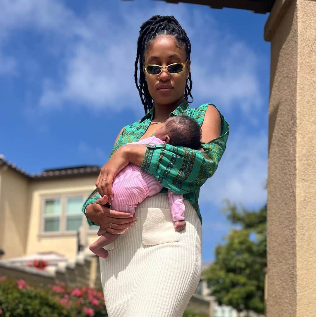 クィーン・ハリソンさんのインスタグラム写真 - (クィーン・ハリソンInstagram)「What’s not to love? 🥰  #momlife #throwback」8月1日 3時52分 - goqueengo
