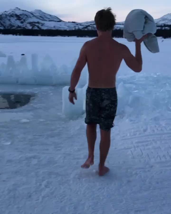 のインスタグラム：「Big wave boss and zen master @healeywaterops takes an icy dip. How long do you think you could hold your breath for?」