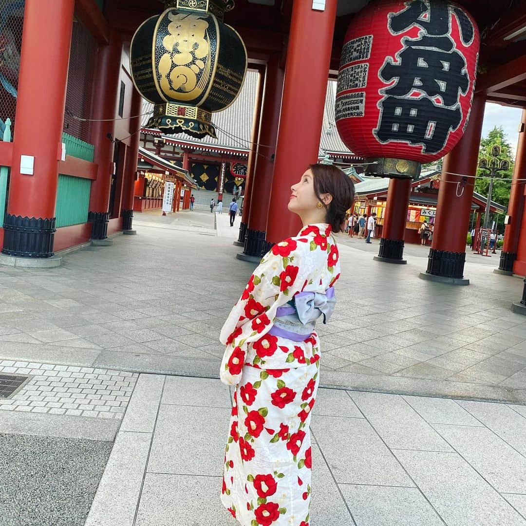 のインスタグラム：「#浅草浴衣 うしろも🙃  帯とヘアセットはヘアメイクの親友ちゃん作💄✨  プロの技👏👏」