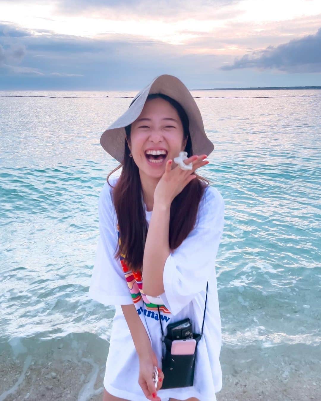 のインスタグラム：「〈いつも応援してくださる皆様へ〉  この度、私事ではありますが7月7日に入籍いたしました。お腹の中には赤ちゃんがいて、とてもしあわせな授かり婚となりました。現在安定期に入り妊娠5ヶ月、出産は1月中旬頃の予定です👶❤️  　誰よりもわたしがこのハッピーな奇跡に驚いているのですが、パートナーはそれ以上に新しい命が芽生えたことを喜んでくれて、この人に出会えて良かったと心から思いました。 　川上なな実はこれから仕事では俳優業に専念し、プライベートでは新しい家族とともに生きていくこととなります。出産予定日は1月なので、来年からはまた公私ともに新たにステージアップです。  　川上なな実ドキュメンタリー映画「裸を脱いだ私」の完成は、1年の延期を決断しました‼️ これまでAV女優、ストリッパーとして引退までの1年間を撮影して参りましたが、川上なな実のありのままを撮るというコンセプトのもと、今のわたしもぜひ映画に収めたいと考えました。そのため2023年12月を完成予定にし、その後は映画祭、そして2024年日本劇場公開のゴールを目標に励んでいきたいと思っております。  全ての歩みに、応援して支えてくださる皆さまが必要です。どうか今後とも川上なな実を愛して見守っていてください。  公私ともにこれからもよろしくお願いします✨✨✨  やっぱり愛だよ、愛❤️  　　　　　　　　　　　　　　　　　川上なな実より」