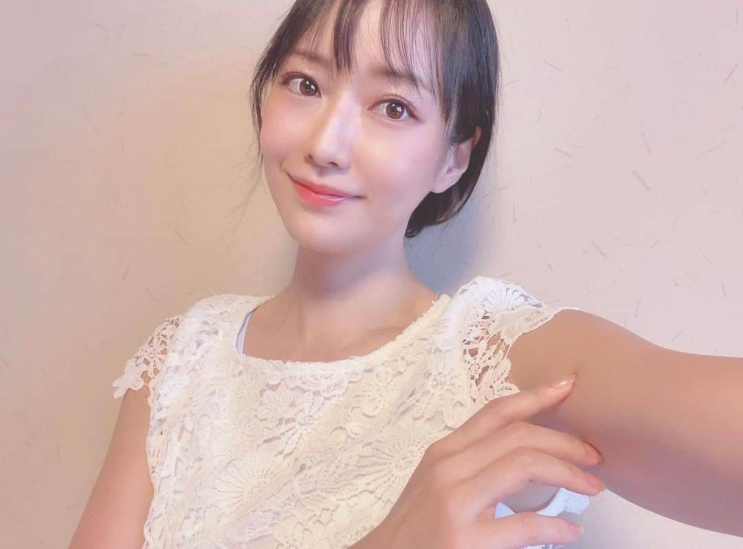 吉山りささんのインスタグラム写真 - (吉山りさInstagram)「🥰 暑いけどいってきます✨  #吉山りさ #モデル  #フリーランスモデル #フリーモデル   #美容 #40代 #美肌ケア #model #Japanese #バスタオル女子 #バスタオルモデル #温泉 #温泉ソムリエ #お酒 #お風呂 #温泉モデル #温泉女子 #hotsprings #aguastermales #모델 #pr #インフルエンサー #onsen #出張撮影 #オフ会   フリーで活動中です🎬📸  全国🗾の #HOTEL #旅館  #レストラン 美容や店舗 様のPR案件など  経歴25年、プロとしてやっております。 詳細等を含めお気軽にお問い合わせ下さいませ✉️  吉山りさ☺️  📍オフ会😋🥂😋少人数でやろうと計画中💓」8月1日 12時56分 - oreorerisa