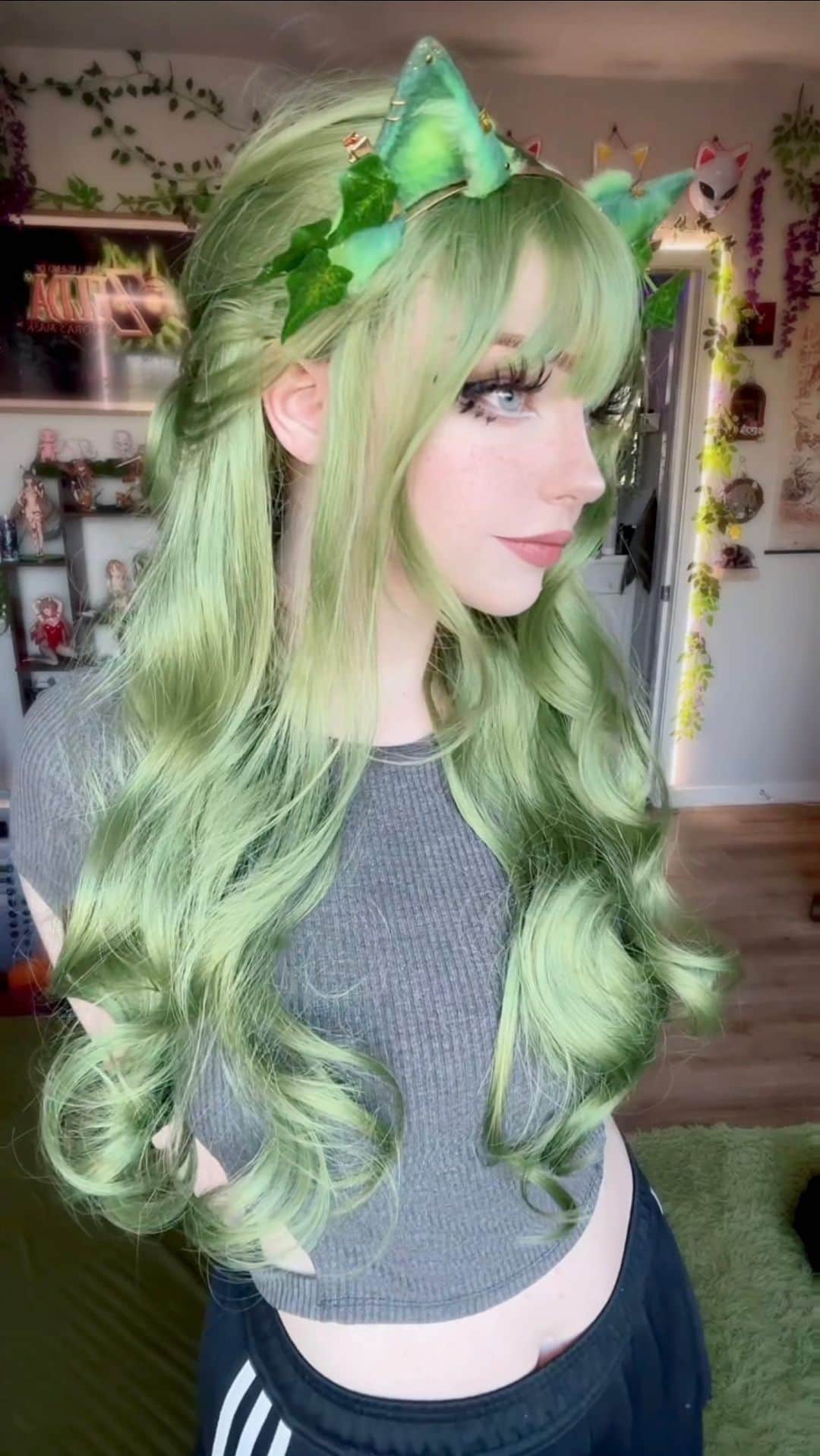 Nicole Eevee Davisのインスタグラム：「Sorry if this reaches your feed twice 😅 reposting this from yesterday because I found the longer version of the audio I wanted to use originally. While I still have both up, which one do you like better?」
