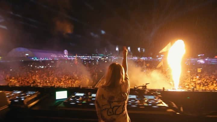 アリソン・ワンダーランドのインスタグラム：「THANK YOU @HARDFEST the energy was on another level, prob one of my fav shows of the year. Track ID: Thirst - AW」