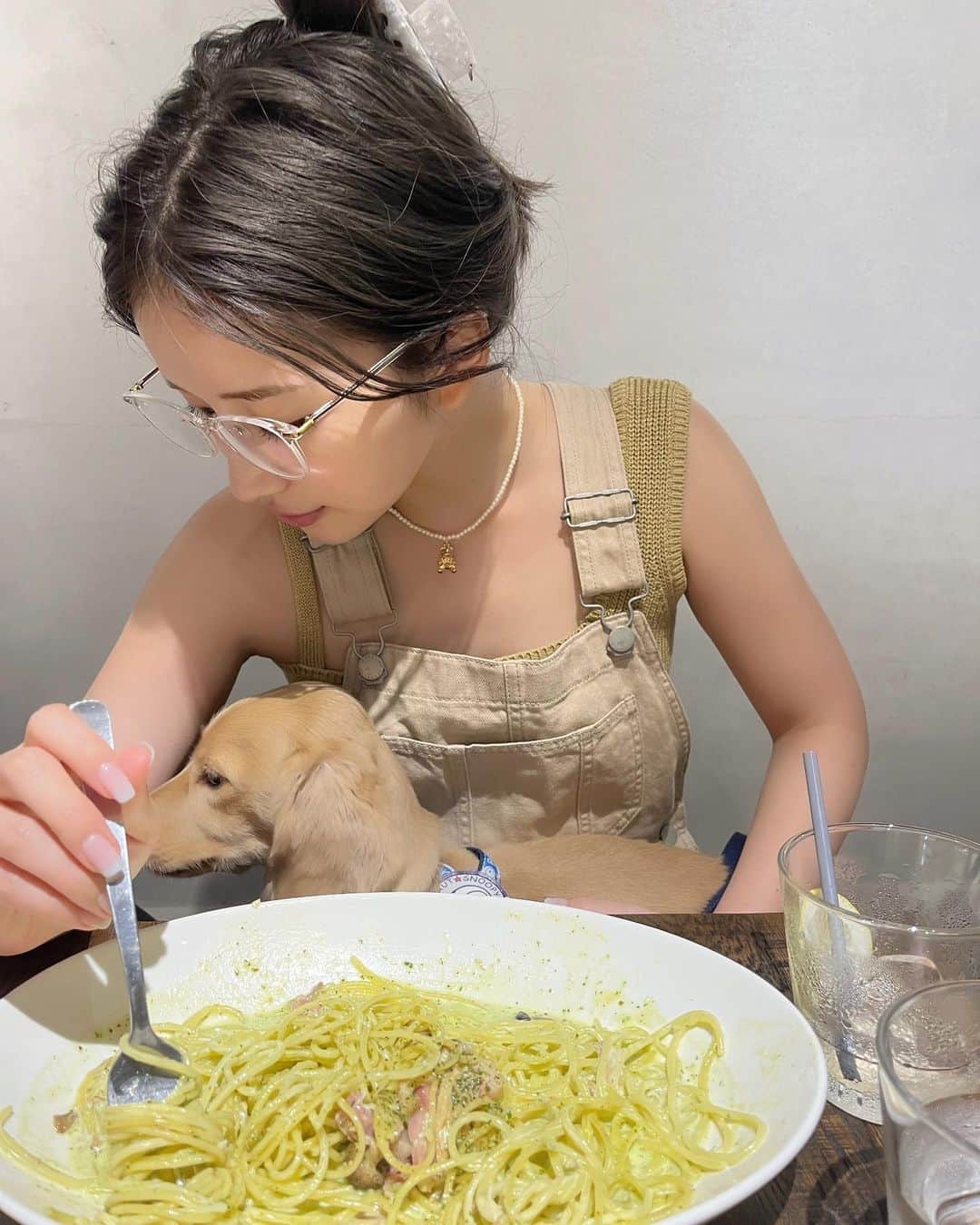 南りほのインスタグラム：「グルートと🥹🍝 ３枚目の情けない顔がかわいい🥹🫶🏻たまらん」