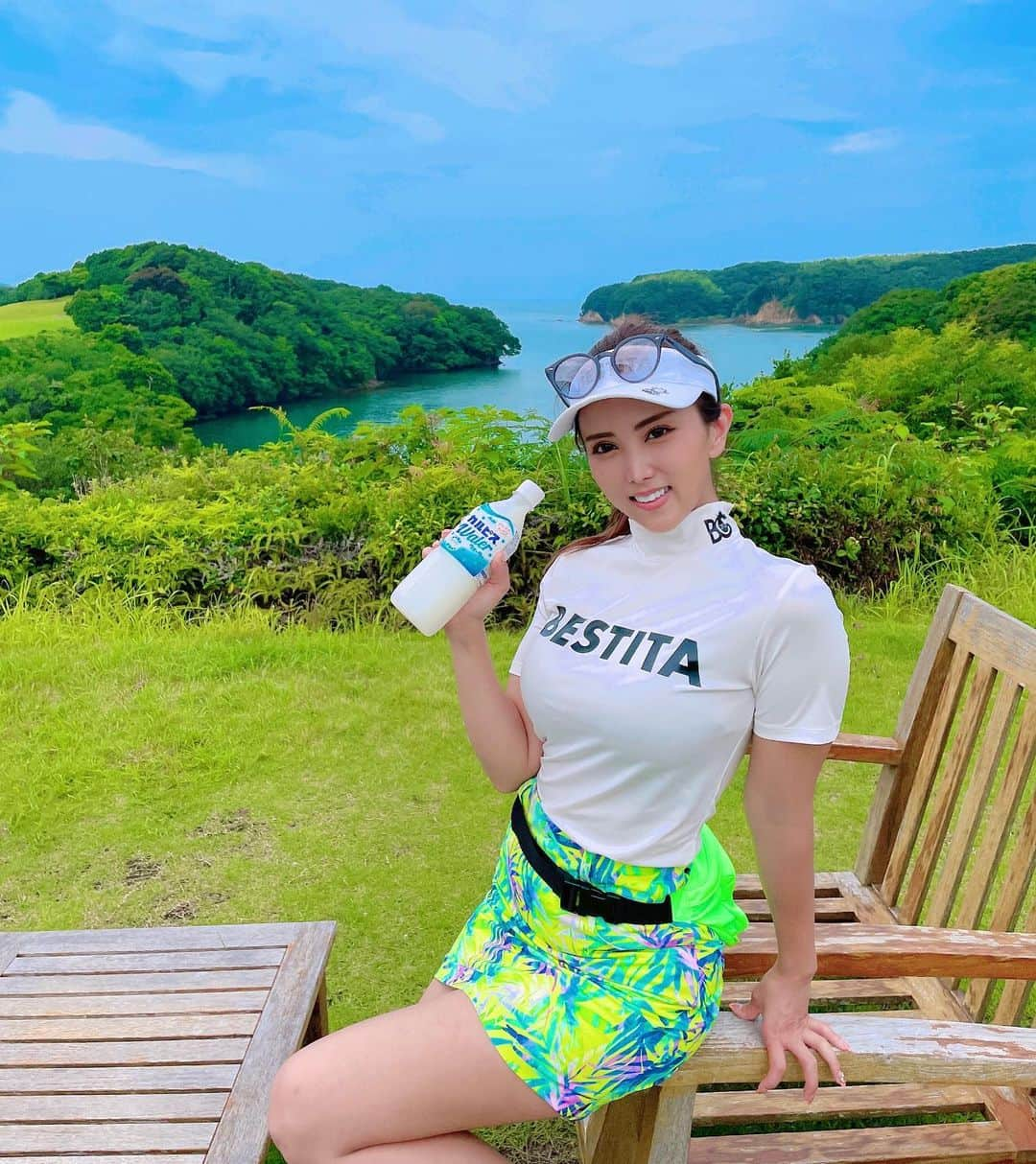 RIONAのインスタグラム：「.  NEMU GOLF⛳️  天気も良くて綺麗で最高だった〜🌈  この日にしっかりゴルフ焼け🌞 半袖焼けがやばいよぉ😂   あっという間に7月終わっちゃったな💦  夏って時が過ぎるの早くない😂？  #アマネム#nemuresort#nemugolfclub #bestita#bestitagolf#bestitagirl #golf#ゴルフ女子#ゴルフウェア #ladiesgolf#fashion#make#japanesegirl #ワンピース#ゴルフ女子コーデ」