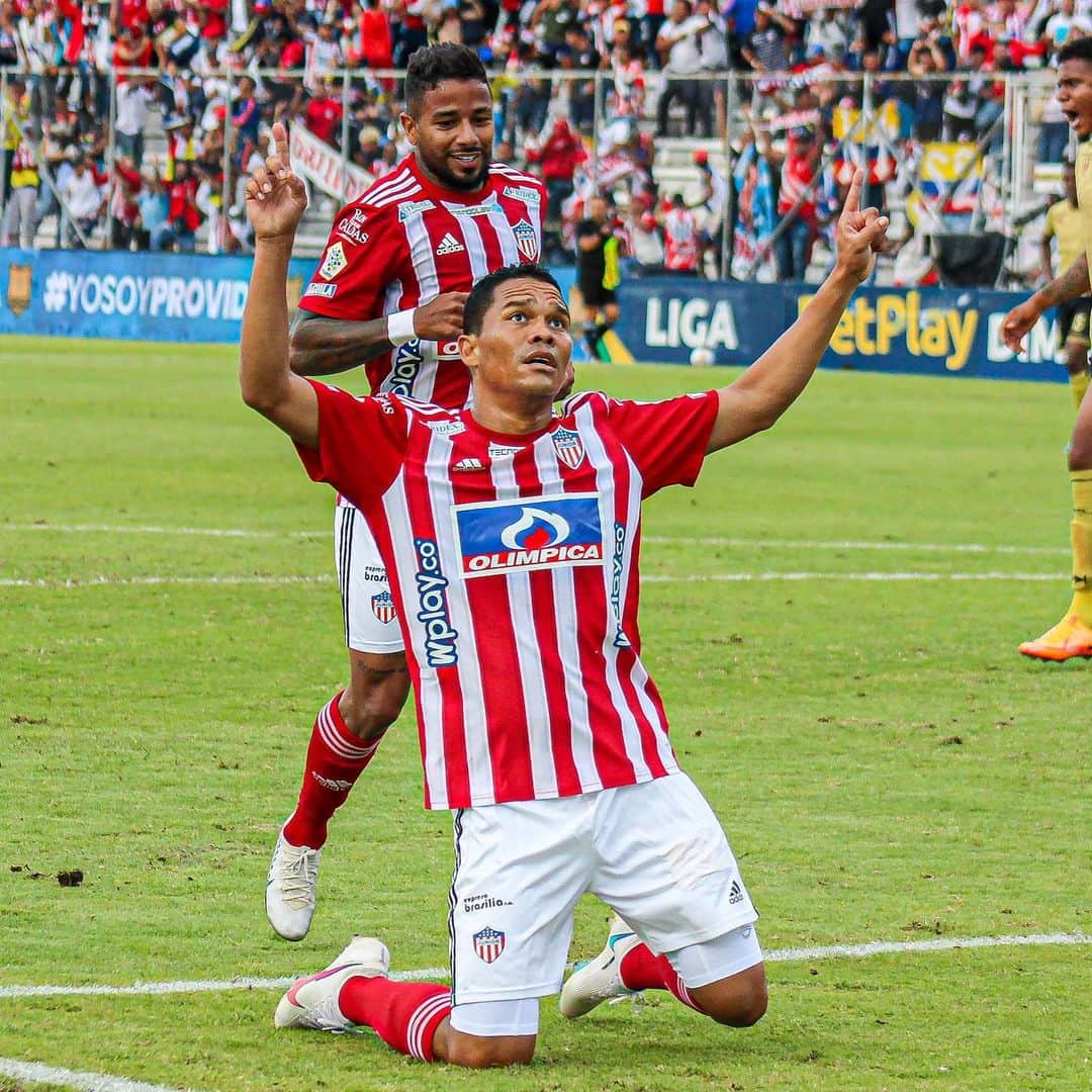 カルロス・バッカのインスタグラム：「😍Y un día, Carlos Bacca regresó a Junior para celebrar.」