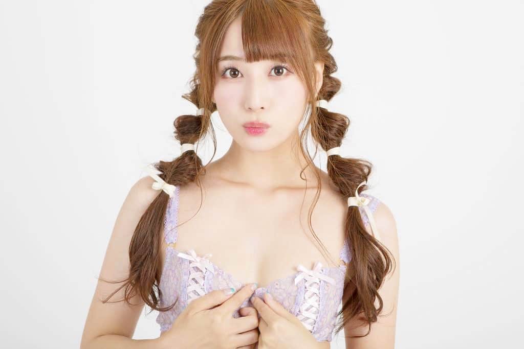 初川みなみのインスタグラム：「初川みなみファンクラブ🍒情報 ⁡ 引退後のリアルタイムの私生活や、 エッチな姿はこのファンクラブでしか 見れません！ぜひはっつ組の一員になってね☺️ ⁡ ファンティアというサイトでやってます❤︎ 詳しくはプロフィールや、Twitterをみてね！ ⁡ こちらから👉 fantia.jp/fanclubs/366259  #下着#ランジェリー#ヘアアレンジ」