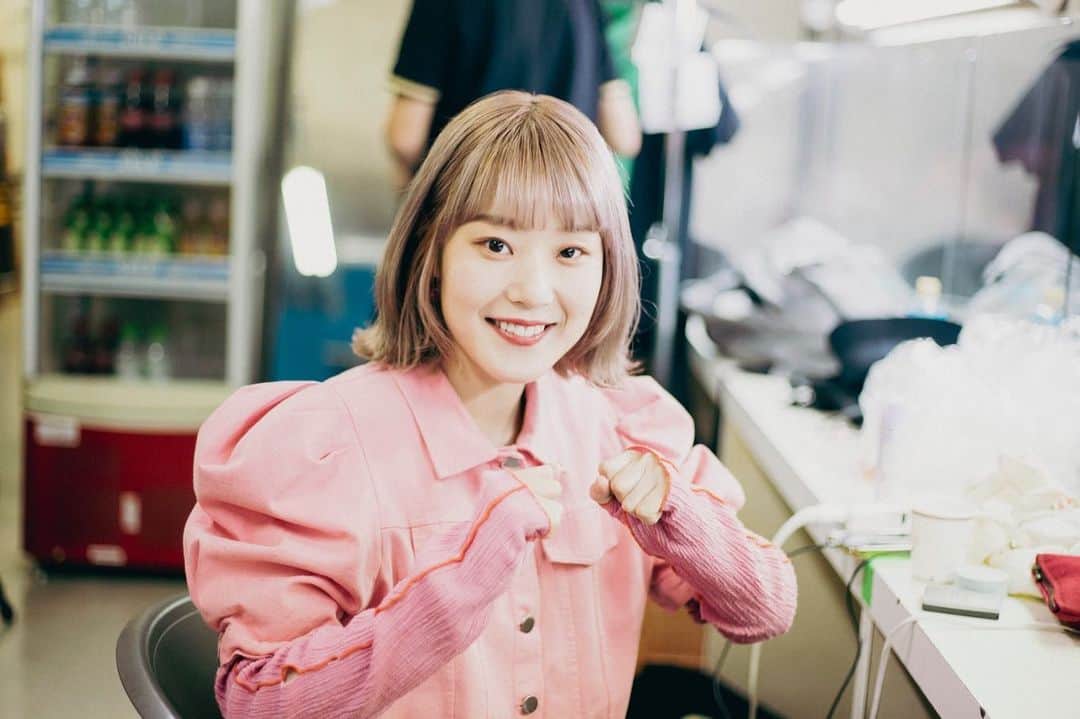 おかもとえみのインスタグラム：「先日の名古屋のオフショット photo by @yusuke_mphoto   〜このときはまだ親知らず抜歯後の痛みを知らずにいた〜」
