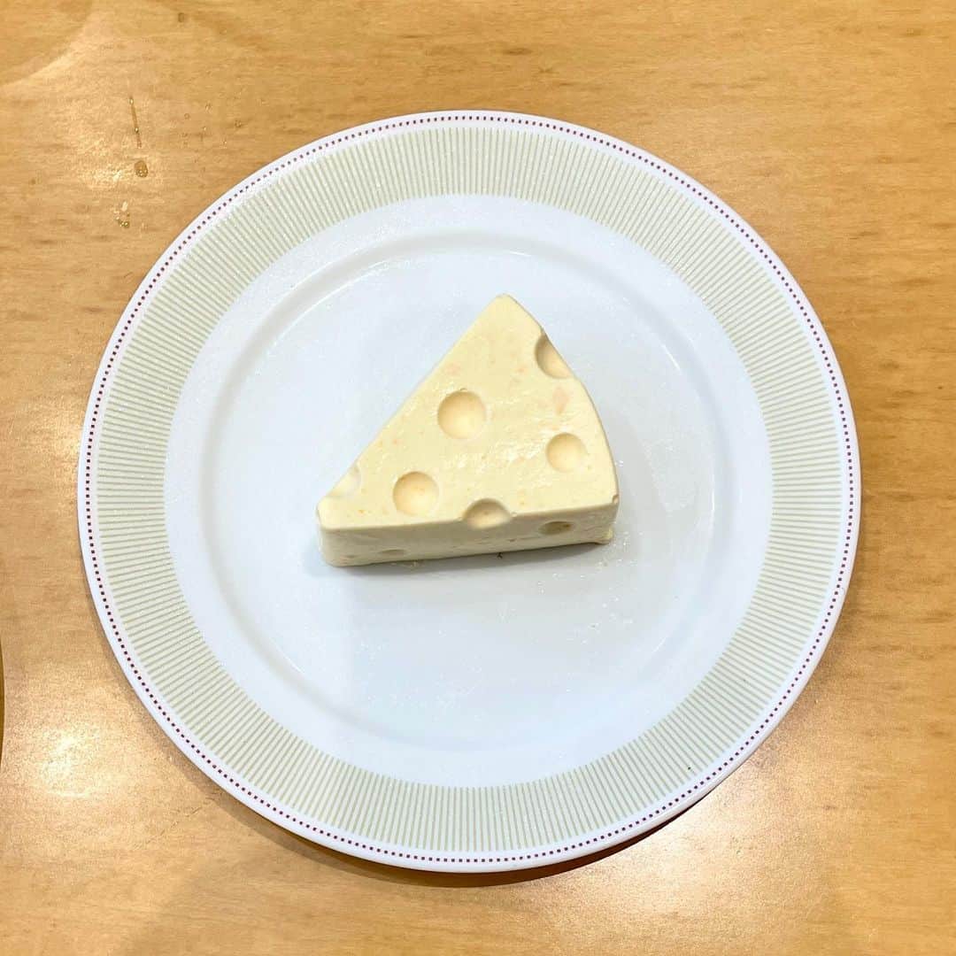 ケイン・デニスのインスタグラム：「#カフェメノレ  ほぼ漫画。笑笑 美味しかったです。 というか、だいぶ投稿する為に写真だけ撮ってためてた😳あと、スイーツ以外もこれからは✨  ハッシュタグ #チーズケーキ #漫画 みたい  #愛知カフェ #愛知ランチ #愛知グルメ #愛知スイーツ #愛知ケーキ #名古屋カフェ #名古屋ランチ #名古屋グルメ #名古屋スイーツ #名古屋ケーキ #名駅カフェ　＃名駅ランチ　#名駅グルメ　#名駅スイーツ　#名駅ケーキ #cafe #cake #sweets #tea #lunch #instagood #カフェ巡り　#カフェ活　#カフェ部　#カフェスタグラム #カフェ好きな人と繋がりたい  #カフェ　#カフェ活　＃カフェ巡り」