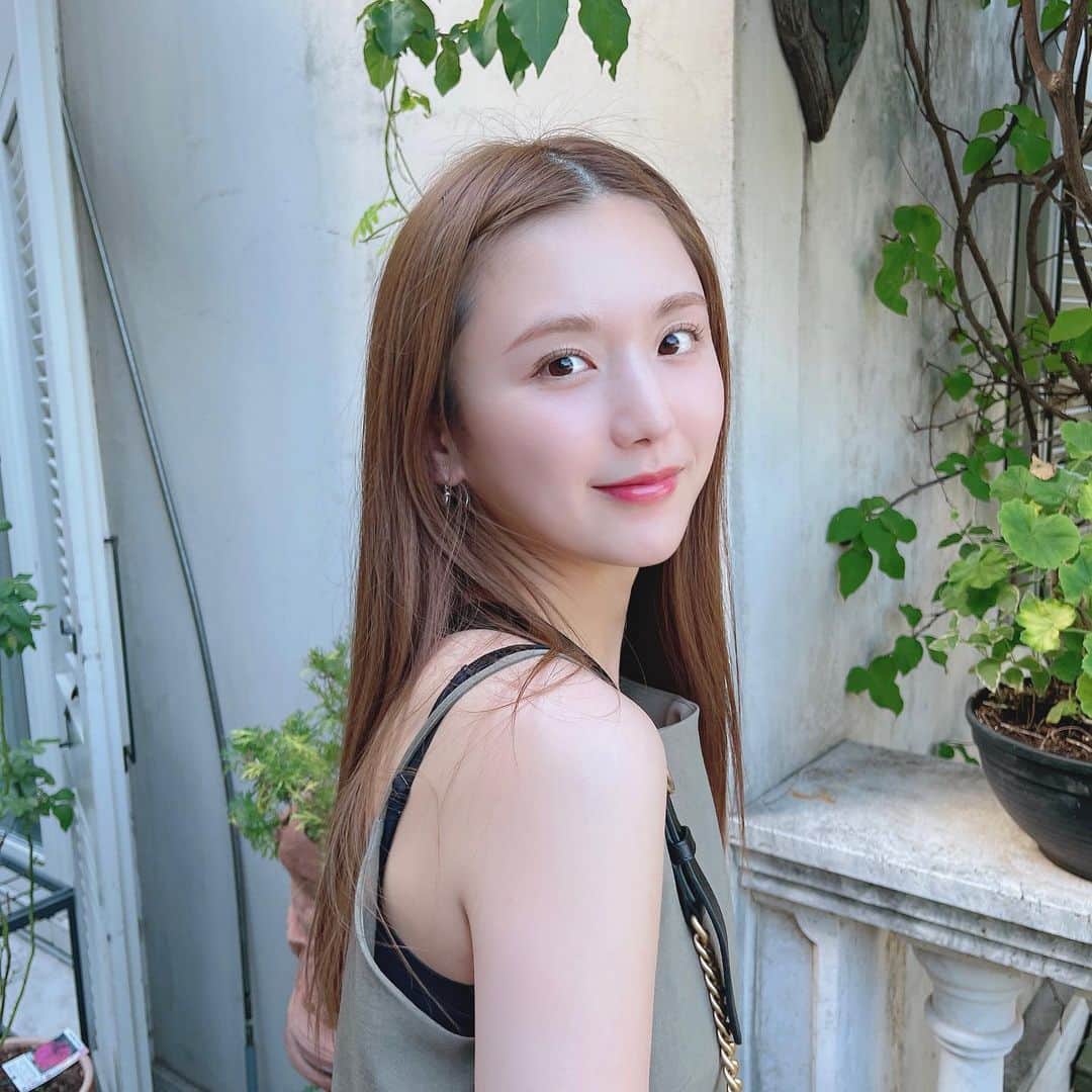 ひよんのインスタグラム：「💇‍♀️❤️  髪の毛は前髪をピンでとめてるだけだよ🧚🏻‍♀️💖 前髪ありが好きだけど、 今の時期は無いのが楽☺️👏  #ひよん #ひよんヘア」