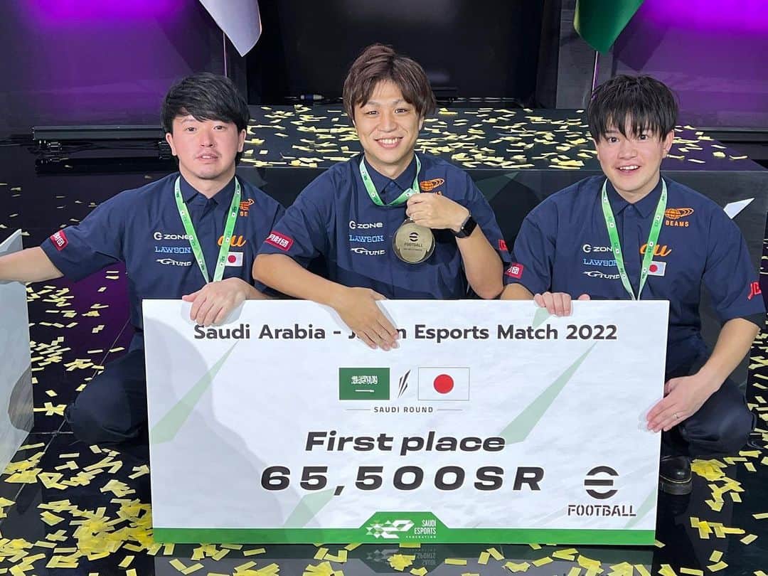 まさちゅうのインスタグラム：「日本・サウジアラビアeスポーツマッチ サウジアラビアラウンドで日本チーム勝利🏆  I love Saudi Arabia. I want to come back to Saudi Arabia. Thank you friends.」