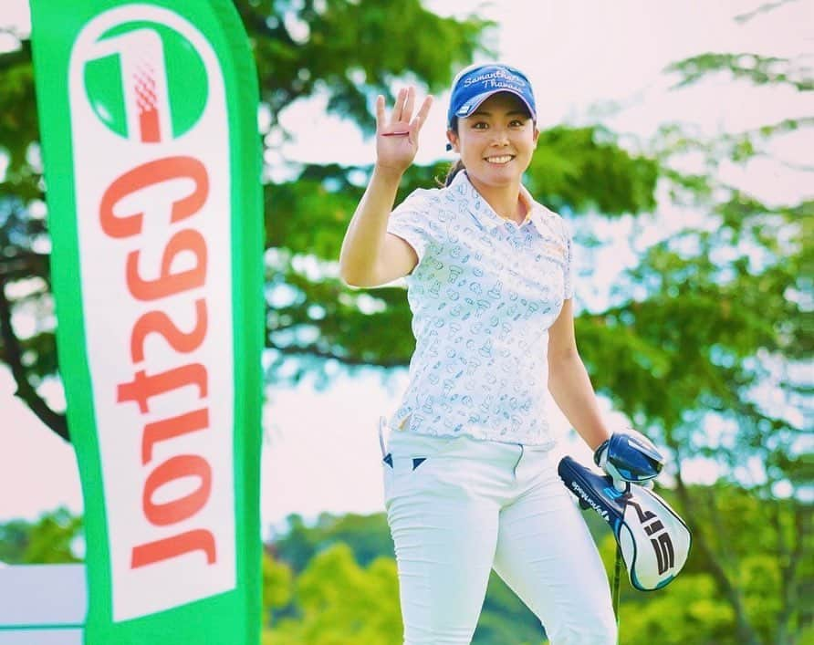 山村彩恵のインスタグラム：「カストロールレディース⛳️⛳️⛳️  今回、スポンサー契約してくださっている "カストロール"さんの試合でした！！！  開催してくださったカストロール関係の皆様、 そして3日間猛暑の中、応援してくださった ボランティアの皆様、 本当にありがとうございました！！✨ 本当に暑かった、、、🥵  結果的には25位タイ⛳️  まだまだ‼️🔥  けど今すごく楽しい。  今こうやって投稿できていることが嬉しいです。 本当に。  私なりのペースではありますが、 これからも着実に次の試合に向けて、 準備していきたいと思います👊⛳️  次戦は9月に京都で行われる、 「日本女子プロゴルフ選手権」です🏌️‍♀️✨  暑いけど、一緒に乗り越えていきましょ🍉❗️  #カストロールレディース  #富士市原ゴルフクラブ」