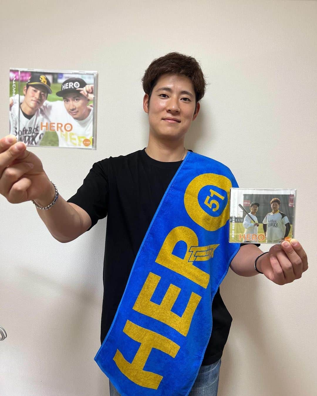 上林誠知のインスタグラム：「今日27歳の誕生日を迎える事ができました。怪我などもあり、なかなか思い通りに行かないプロ野球生活ですが、応援してくれているファンの皆さんの為にも来年絶対復活します！応援よろしくお願いします📣  そして、本日8月1日イーシスのHEROがリリースされました！ コロナ禍でずっとリリースが延期されていましたが、やっと発売されます！ いろんな思いが詰まったリリースだと思うので皆さん是非手に取って聞いてください！ 来年ドームでもいっぱい流せるように頑張ります！  #イーシス #HERO #上林誠知  #登場曲」