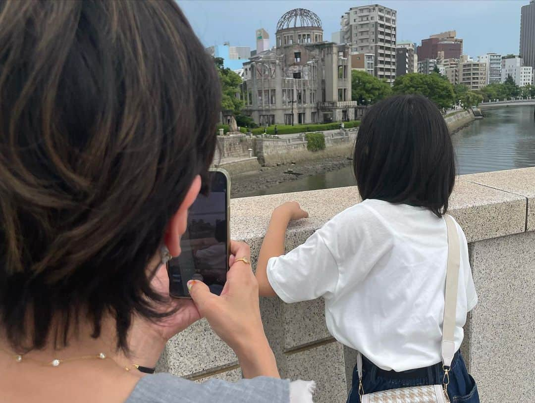 名倉潤さんのインスタグラム写真 - (名倉潤Instagram)「弾丸で広島に行き原爆ドーム、資料館に行ってきました。娘に見て欲しかったので、本当にいい勉強になったと思います。改めて平和の尊さを心から思い忘れてはいけない事だと思いました。 そして夜は広島のお好み焼き、住みます芸人竜児の一押しの店に案内してもらいめちゃくちゃ美味かったです。 そして京都に身内のようなファミリーに会い幸せな時間でした。 朝5時に起きて娘と2人で京都を散歩できたのも嬉しかったです😊 いつまで散歩してくれるのかなぁ😅 いろいろ書きましたが、充実した日々でした。 #広島平和記念資料館 #決して忘れてはいけない」8月1日 16時44分 - nagrat1968