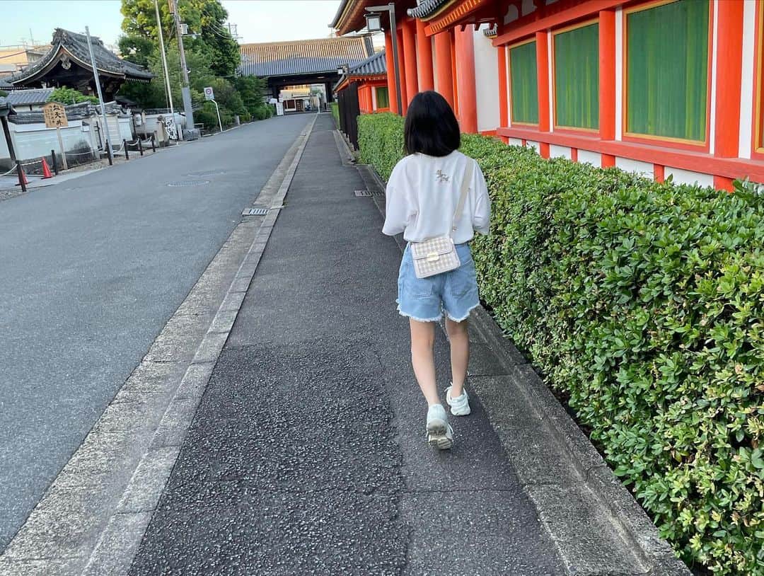 名倉潤さんのインスタグラム写真 - (名倉潤Instagram)「弾丸で広島に行き原爆ドーム、資料館に行ってきました。娘に見て欲しかったので、本当にいい勉強になったと思います。改めて平和の尊さを心から思い忘れてはいけない事だと思いました。 そして夜は広島のお好み焼き、住みます芸人竜児の一押しの店に案内してもらいめちゃくちゃ美味かったです。 そして京都に身内のようなファミリーに会い幸せな時間でした。 朝5時に起きて娘と2人で京都を散歩できたのも嬉しかったです😊 いつまで散歩してくれるのかなぁ😅 いろいろ書きましたが、充実した日々でした。 #広島平和記念資料館 #決して忘れてはいけない」8月1日 16時44分 - nagrat1968