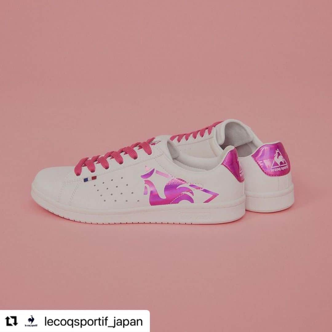 ルコックスポルティフのインスタグラム：「本アカウントは2022年8月1日にルコックスポルティフジャパン（@lecoqsportif_japan ）と統合いたしました。 今後のスニーカー情報はルコックスポルティフジャパン（@lecoqsportif_japan ）よりお届けいたしますので、こちらのアカウントをフォローお願いいたします。  #Repost @lecoqsportif_japan  ・・・ ビッグロゴデザインが特徴のLA ローランSL BLから新シーズンのデザインが登場 大胆にロゴを入れたインパクトのあるデザインがポイント。ファッションのアクセントにも。  LA ROLAND SL BL ￥7,700 (taxin)  #ルコックスポルティフ #lecoqsportif #ルコック #lecoq #ルコックスニーカー #LAローランSLBL #LAROLANDSLBL #LCS #スニーカーコーデ #スニーカーコーディネート #スニーカーファッション #スニーカー女子 #白スニーカー #白スニーカー好き #白スニーカーコーデ #ホワイトスニーカー #おしゃれスニーカー #大人スニーカー #定番スニーカー #池田エライザ #ikedaelaiza #elaizaikeda #elaiza #elaiza_ikd」