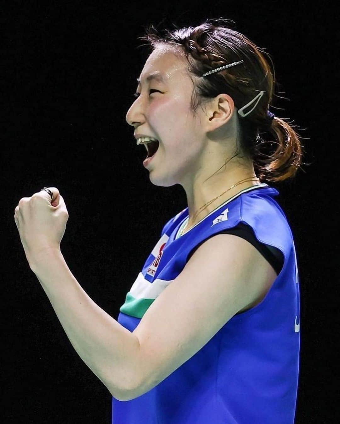 のインスタグラム：「今日で26歳になりました！ 沢山のお祝いメッセージありがとうございます😊  この一年、たくさんのご縁、出会いがあり、本当に充実した一年でした。 いつもいつも、パワーをくれる友達に出会えて、幸せ者です。♡  今年もたくさん笑って、たくさん皆さんに楽しんでいただけるプレーができるようにより一層頑張ります🫶！  Today is my 26th birthday.  Thank you for the many encounters, and I will continue to play so that everyone can enjoy it!🏸❤️  #26thbirthday」