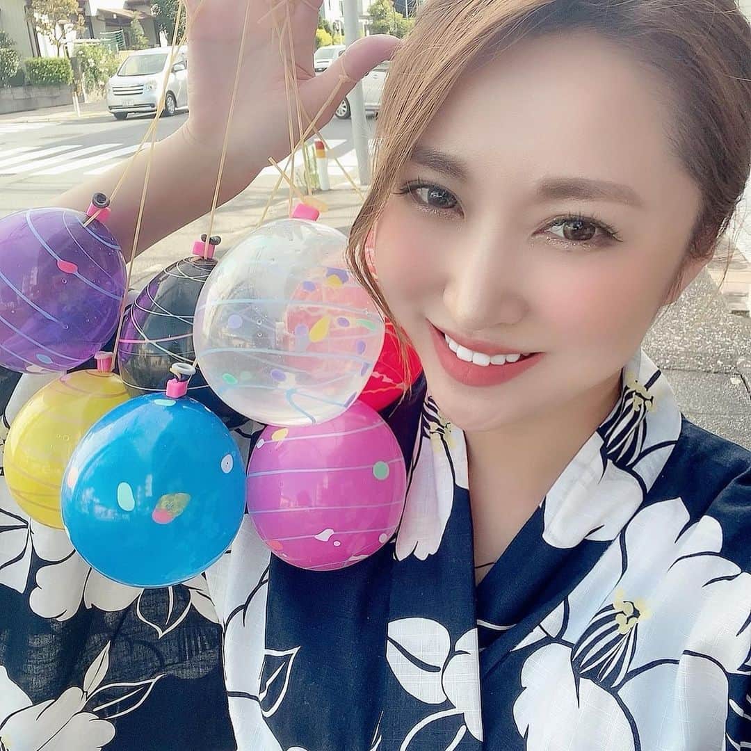 北川珠望さんのインスタグラム写真 - (北川珠望Instagram)「✯ ✯ ✯ 和バルShinyaShokudoで @shinyashokudo9110  夏祭り風営業🍧🎐👘  浴衣着れたの何年振りだろう？ 浴衣着ただけで一気に祭りの雰囲気出るよね❤️  ヨーヨー作りの内職からスタートしたんだけど、何回も失敗して 水を顔やお店の壁にぶち負けて 心折れそうになった🥹💦  だけど自分含めて皆楽しんでくれたから良かった🥺❤️  来週は @azito_golf で夏祭り⛳️💖 今回とは違う浴衣着て行くよ‼️  アンバサダーもほぼ全員集合🤩  ゴルフ用品のフリマとかアンバサダーとゴルフ対決とか色々あるから 皆是非遊びに来てね🌻  #妙典 #妙典居酒屋 #妙典グルメ #妙典スイーツ #行徳 #行徳居酒屋 #行徳グルメ #行徳スイーツ #市川市 #市川市グルメ #市川市居酒屋  #東西線 #東西線沿居酒屋 #居酒屋 #和バルShinyaShokudo #深夜は営業してません  #ふわふわかき氷 #かき氷 #🍧 #生シロップ #テイクアウト  #1年中かき氷が食べれるお店  #ゴルフ好きが集まる店 #ゴルフ好きと繋がりたい #千葉ゴルフ #ゴルフ女子 #妙典まつり#浴衣#ヨーヨーすくい #フォロー大歓迎  ✯ ✯ ✯」8月1日 17時51分 - tamami1224