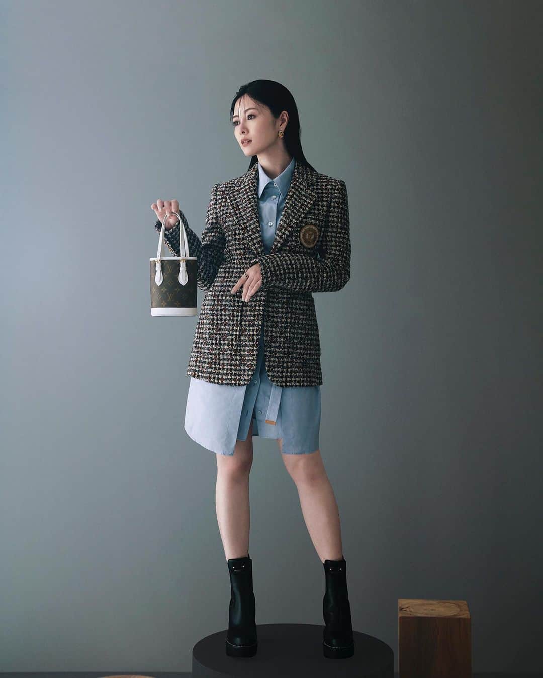のインスタグラム：「🕶👜👗🤍  @25ansjp @louisvuitton」