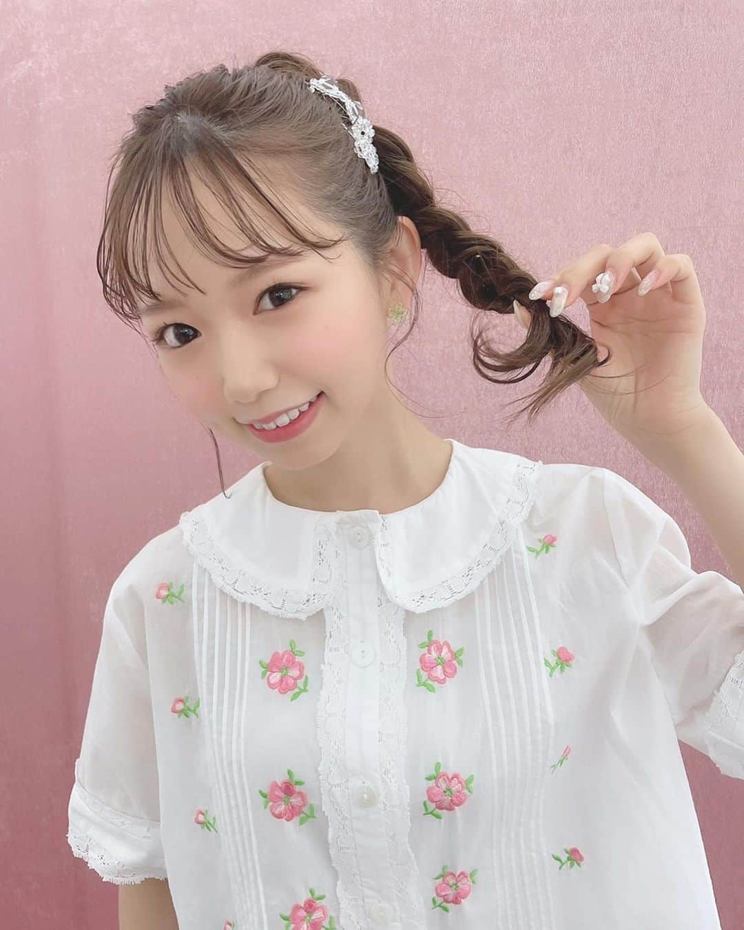 畑美紗起のインスタグラム：「本日発売bis9月号🤍🫧 メイク企画に参加させていただいています💄  わたしは目を自然に大きくみせる技を ご紹介しています👀♡♡  それぞれのコンプレックスに合わせた企画になってるので、 みんなのタメになることたくさんだよ〜🌸  いろんなメイクの知識を習得できるから 参考にしてみてね👶🏻🤍  一緒にかわいくなろう〜💓💓  みなさんにたくさん応援していただき、 bisさんのレギュラーモデルさんとして 1年間活動させていただきます👗  bisさんの世界観にマッチできるように 自分磨きも忘れず頑張ります☺︎  これからも応援よろしくお願いします🫶🏻  そしてあした8/2 20:00から bisさんのインスタライブにのんちゃんと参加します💍 ぜひみなさんご覧ください〜♡  #畑美紗起 #はたみさき #bis #メイク」